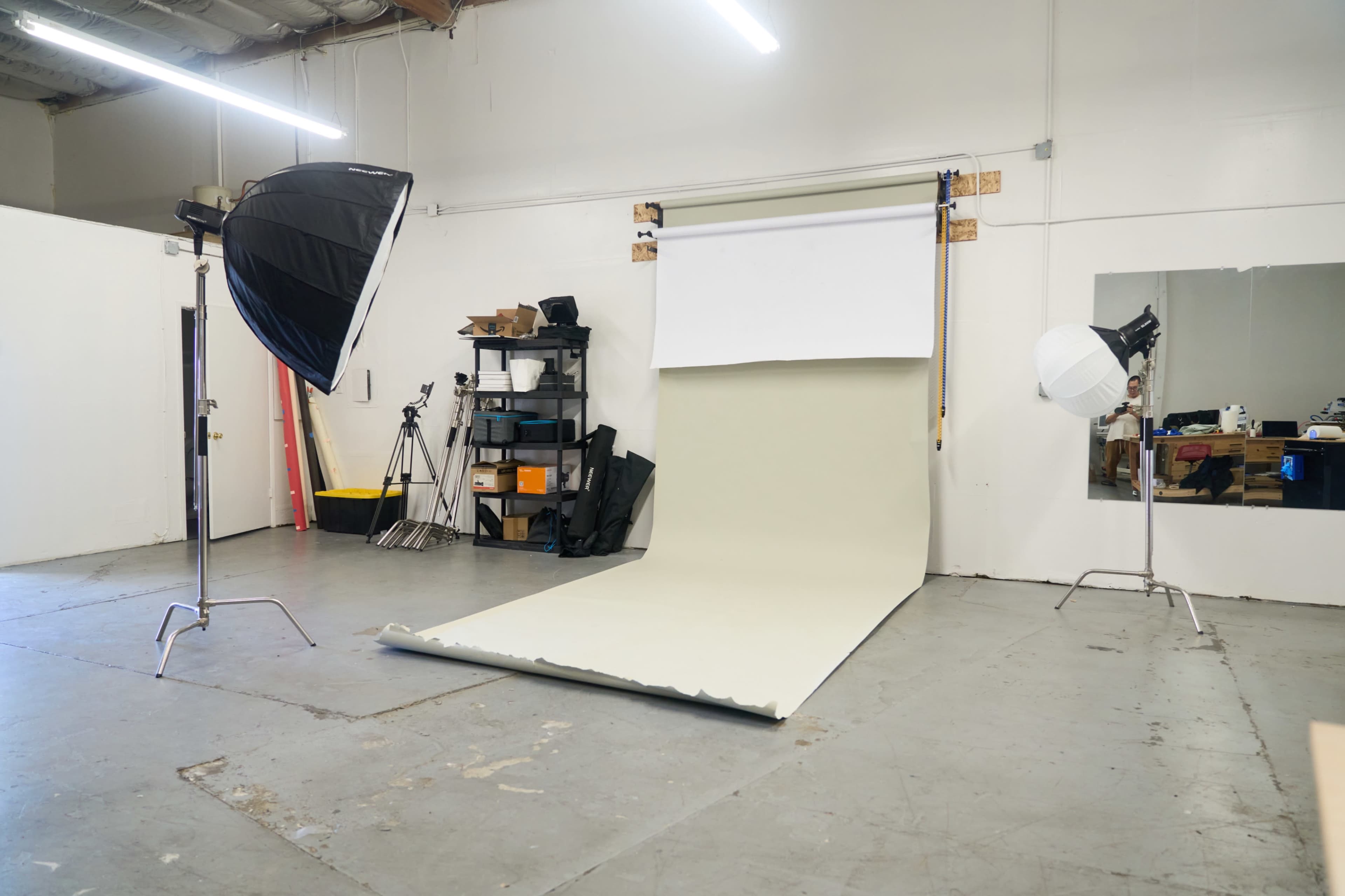 ✨ Urban Photo Studio — 1200sqft Creative Warehouse with Backdrops & Pro Lighting Image in East Industrial, Fremont, CA