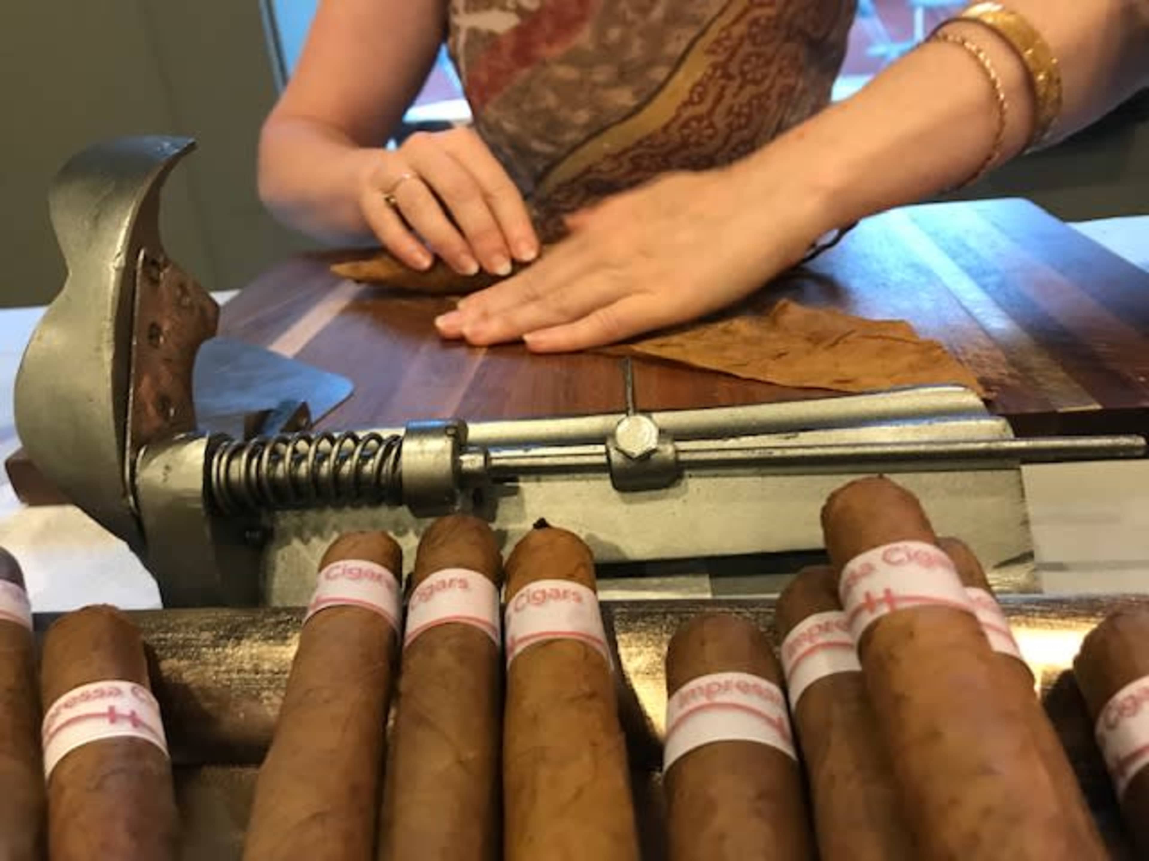 Cigar Roller