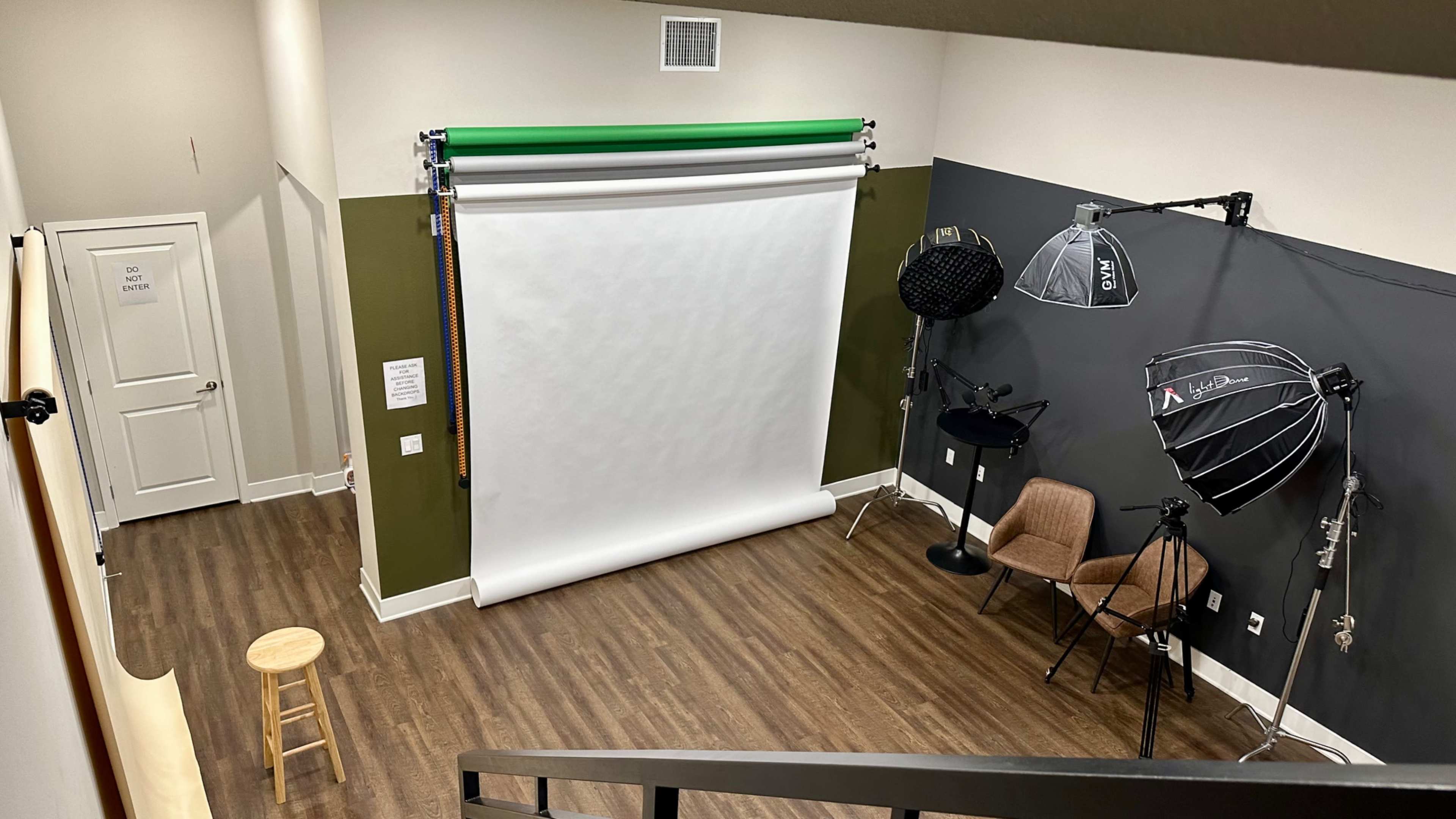 Photography Studio w/Equipment | Camera Rentals | & Photographer Image in Woodland Hills, Los Angeles, CA