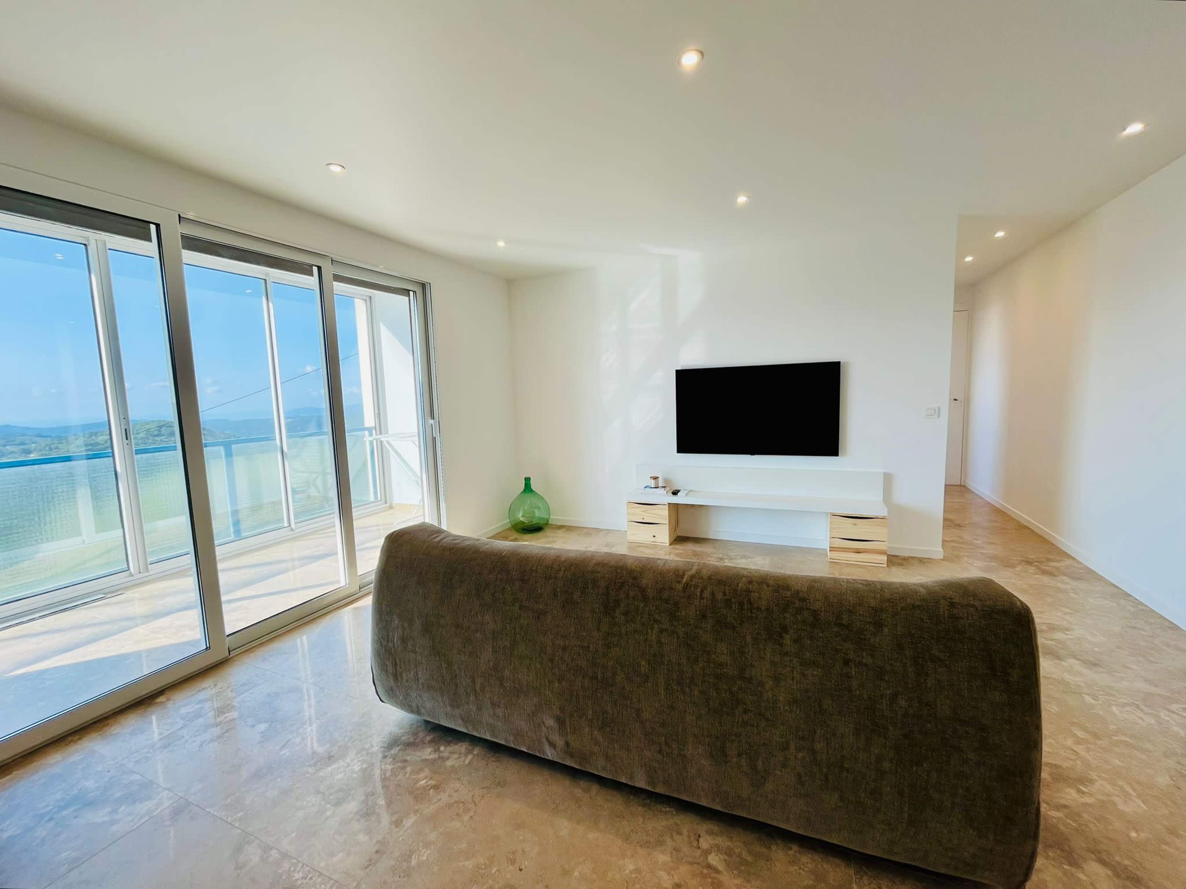 Airy, Light-Filled Apartment With Terrace — Perfect for Content Creation Image in , Magagnosc