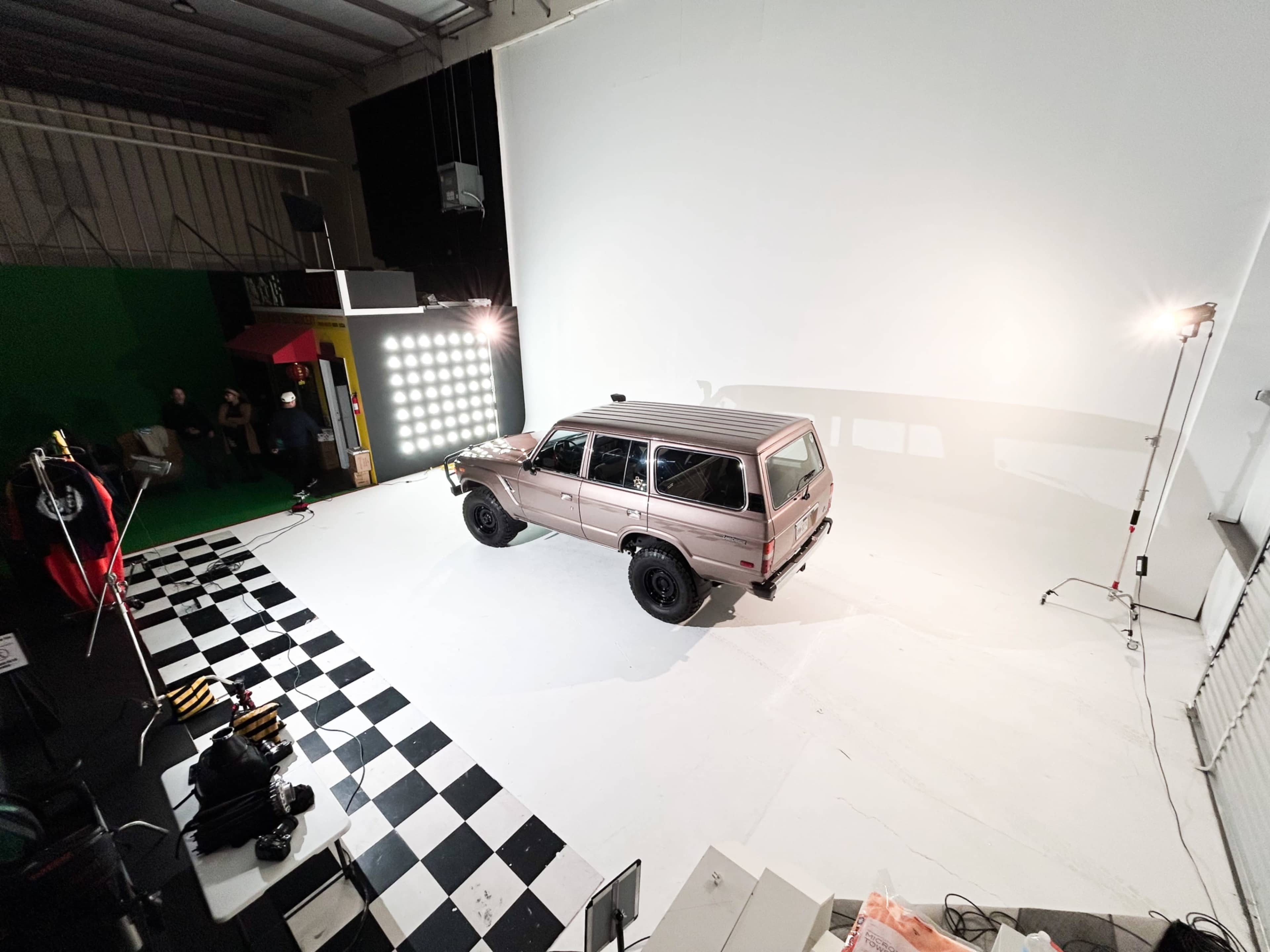 Studio perfect for #MusicVideos, #YoutubeVideos, #20vs1, #Poptheballon and any content. Image in Westside, Houston, TX