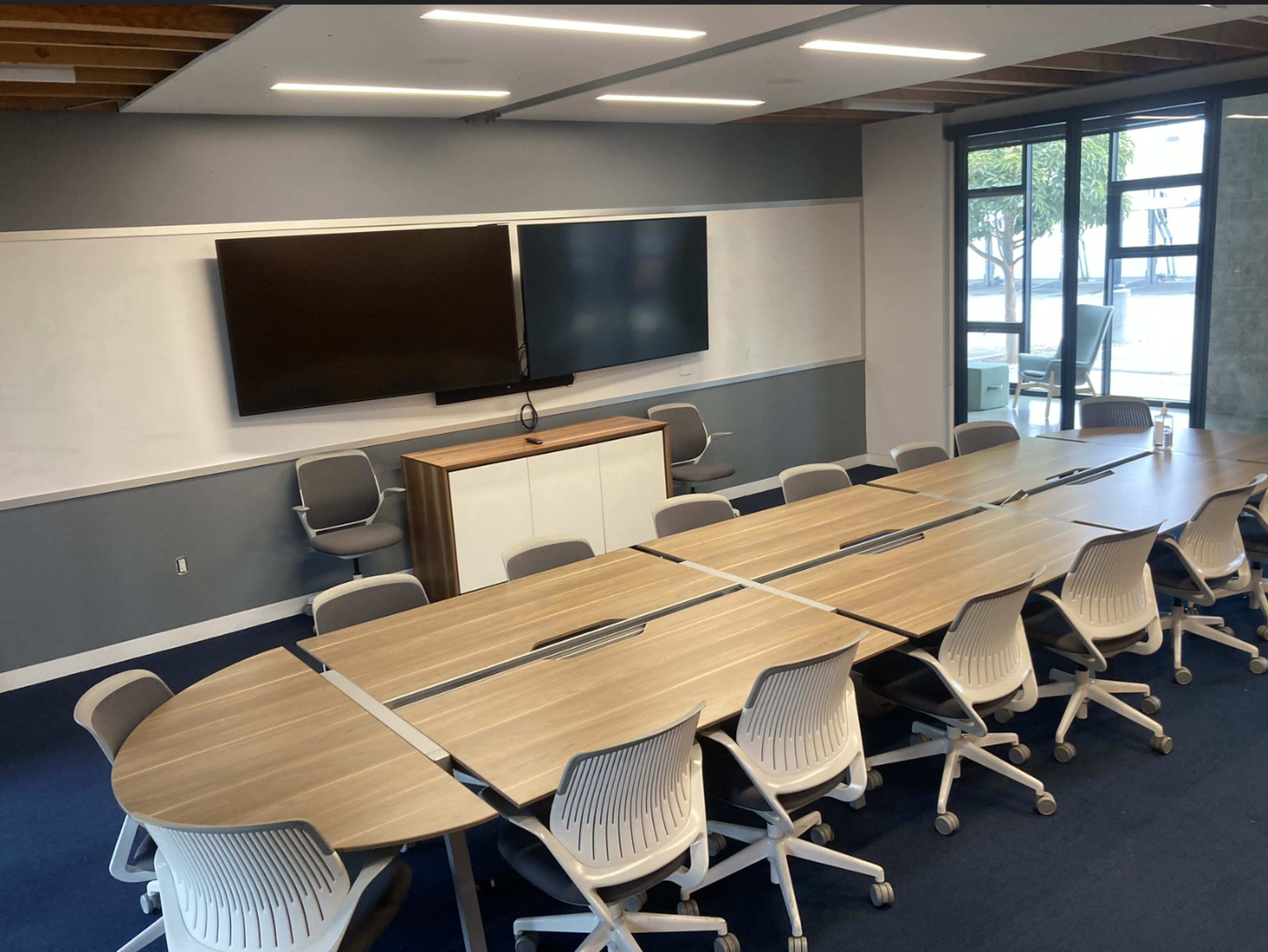 Spacious Venice Large Conference Room with Natural Light Image in Venice, Venice, CA