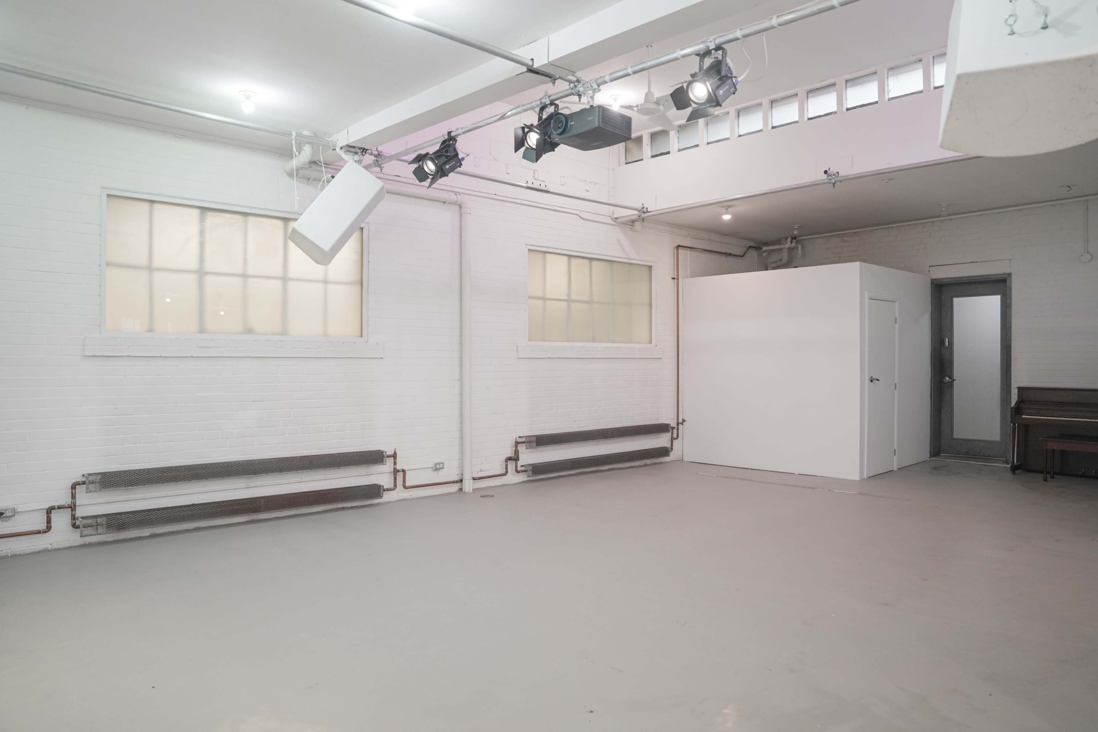 Large, lofty open format industrial studio with tons of natural light Image in Casa Loma, Toronto, ON