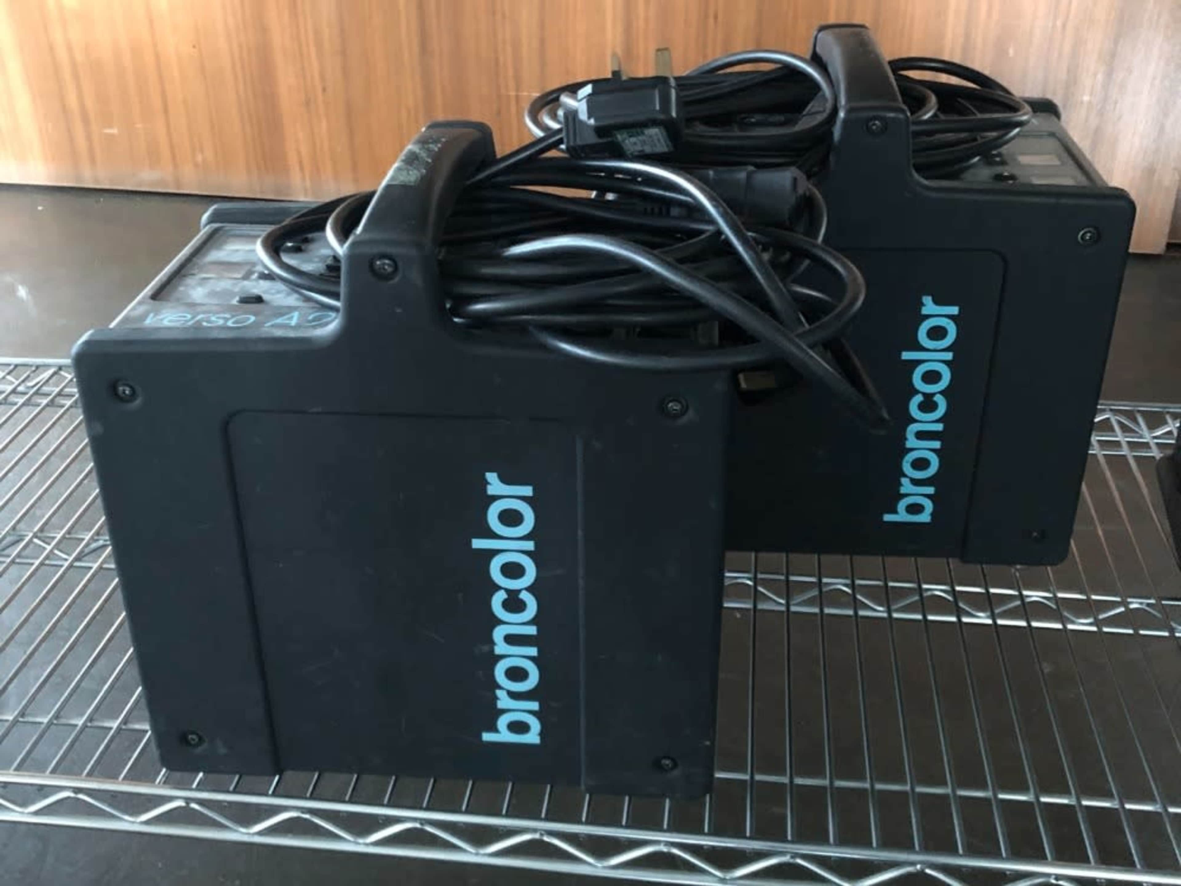 2 x Broncolor Verso Power Packs