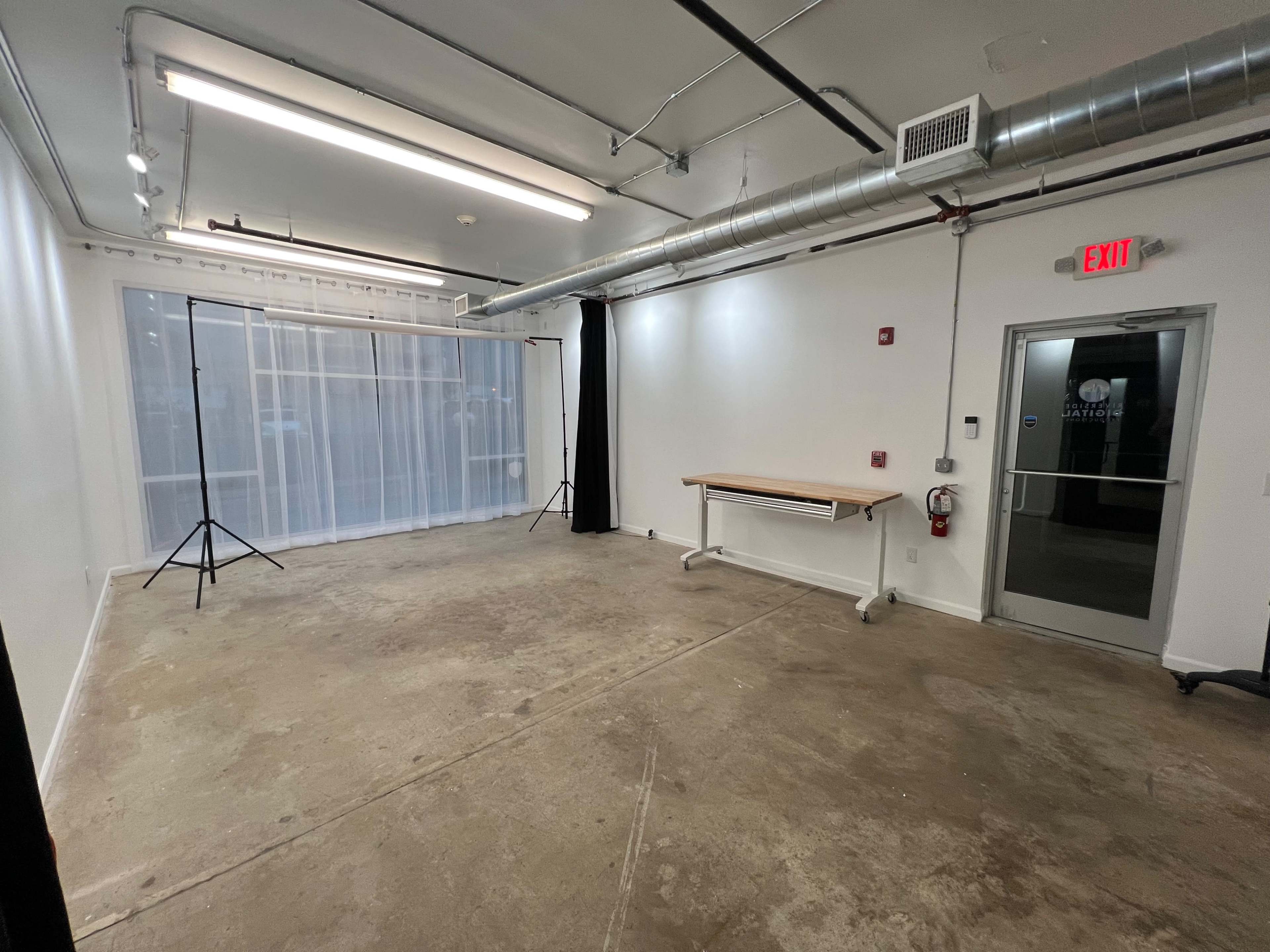 Bright, Spacious, Convenient Photo / Video / Audio Studio - 1 block from NJT Train Station Image in City of Orange, Orange, NJ