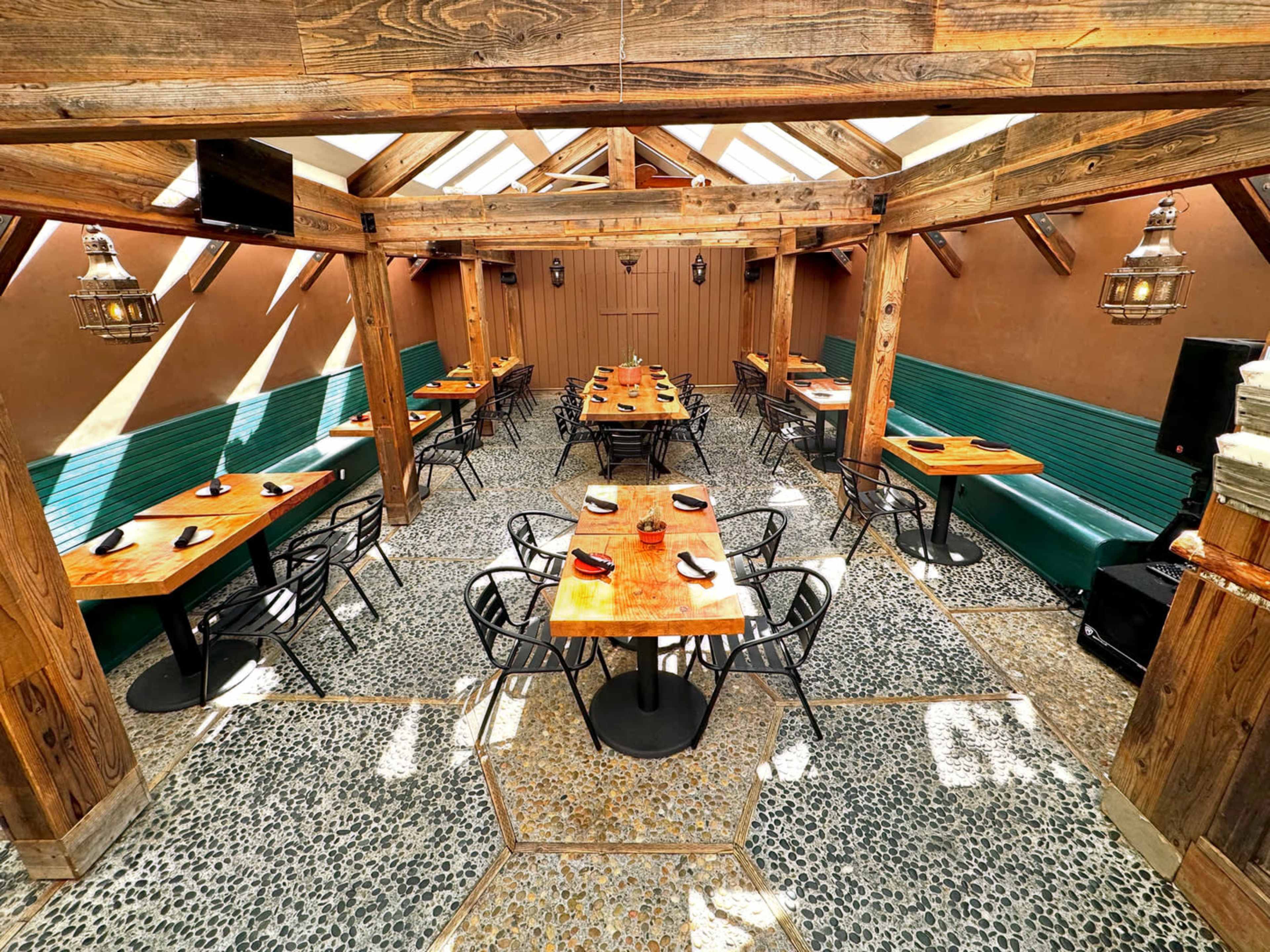 Elevated Rustic Indoor Patio Image in Union Street, San Francisco, CA