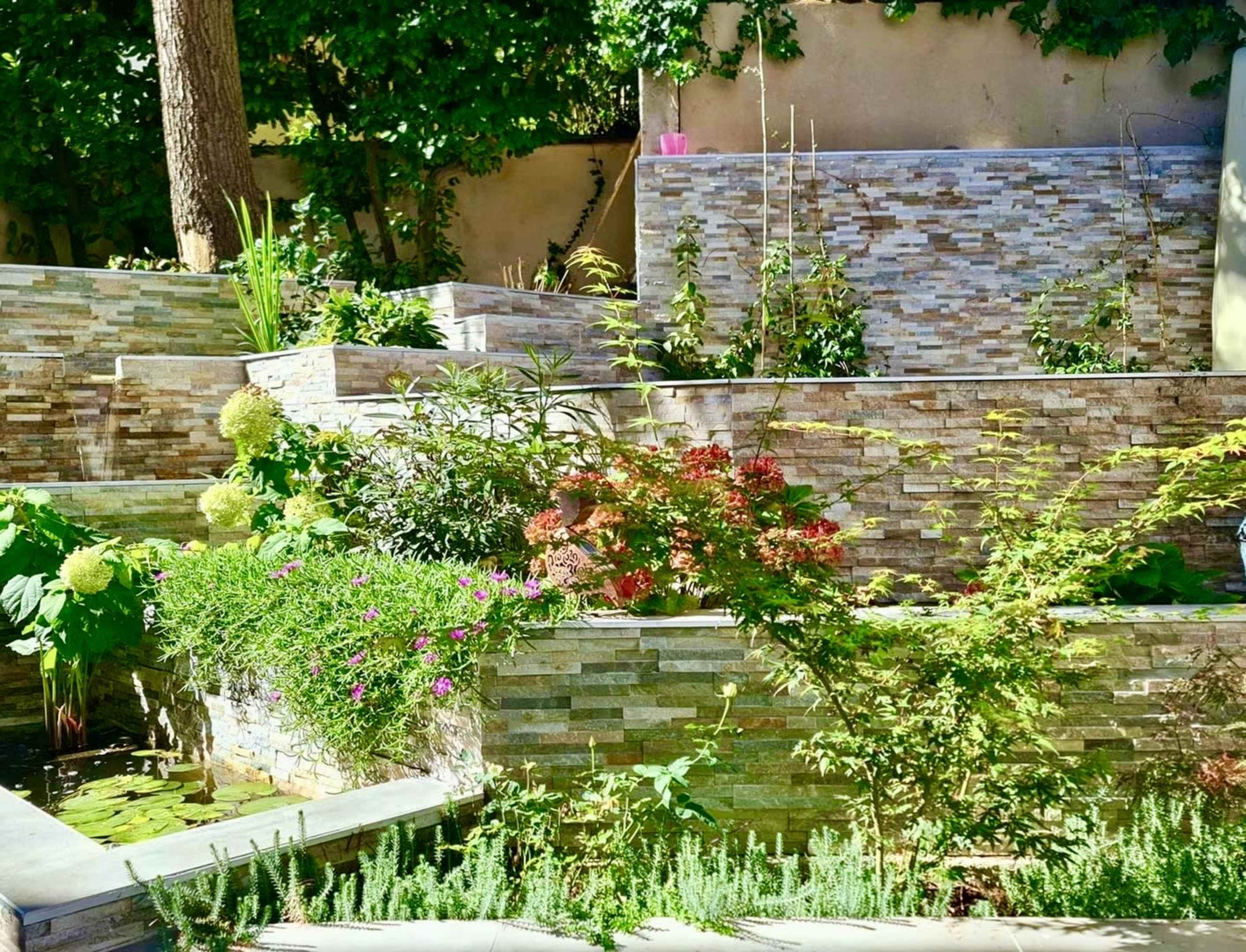 Maison de Verdure Proche Paris Image in , Bagneux