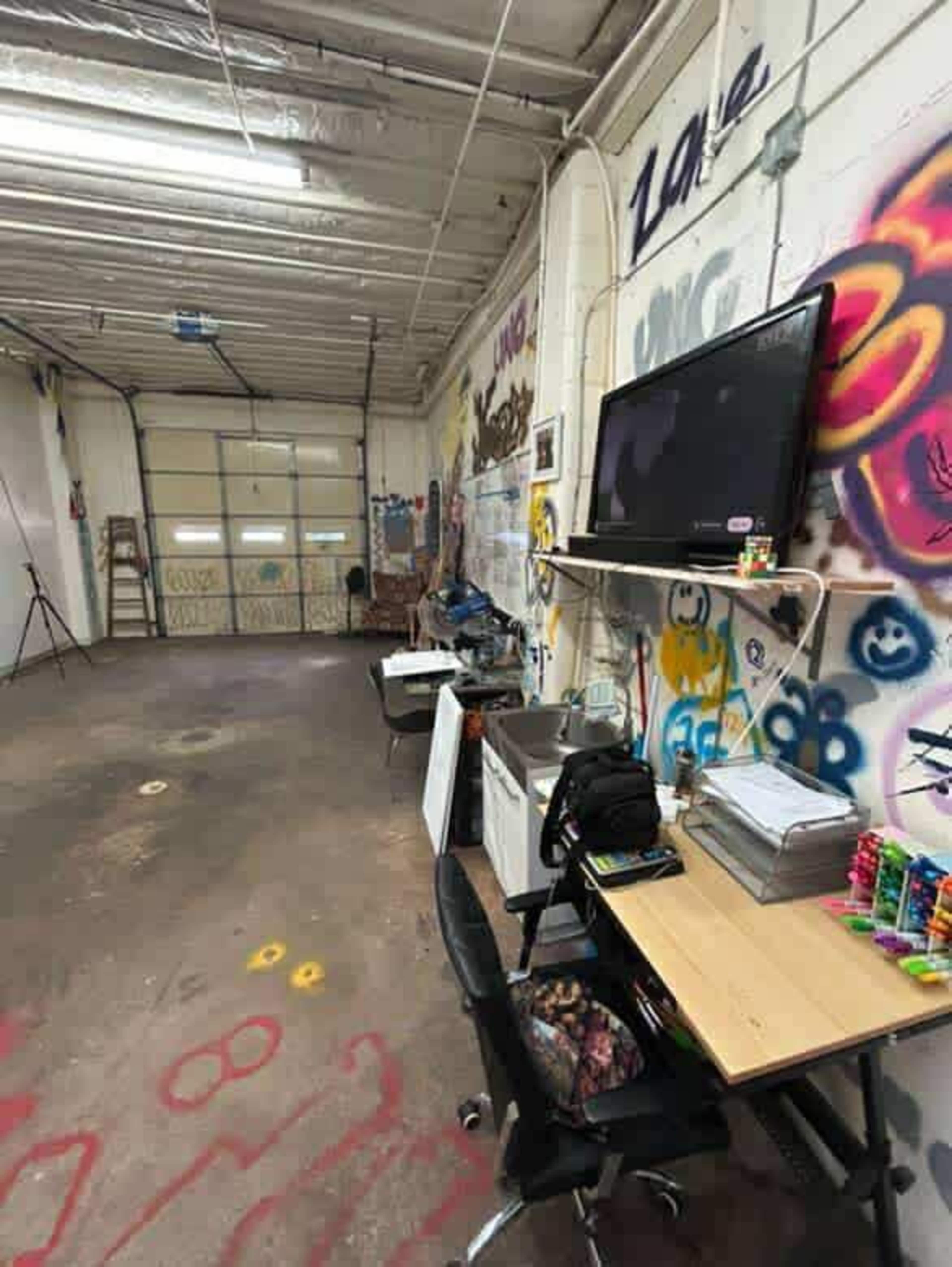 DOWNTOWN STUDIO GALLERY WITH LARGE PARKING SPACE Image in Harlow Creek, Tulsa, OK