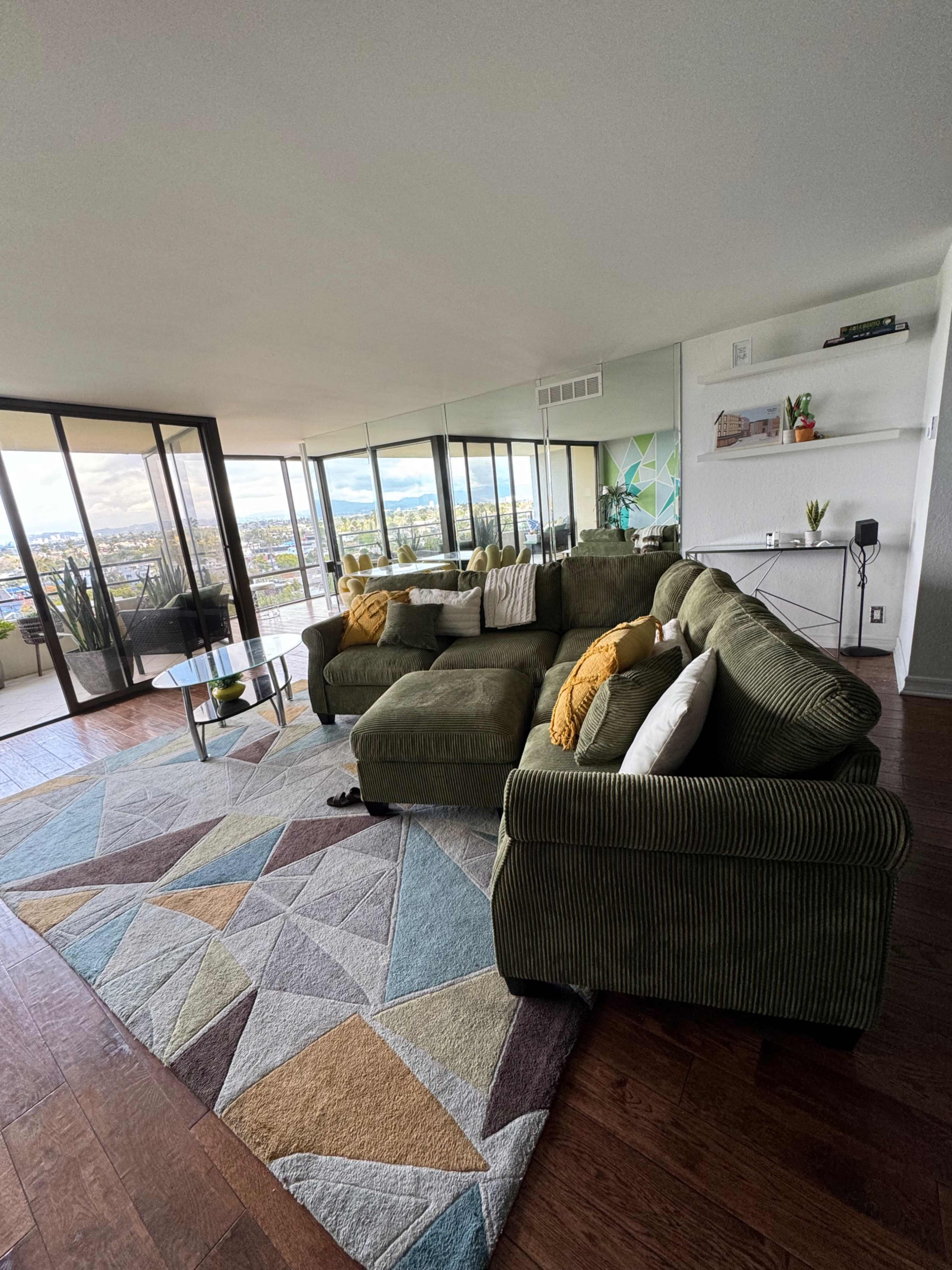 Vibrant Accent Wall Perfect for Commercial, Photo Shoot & Music Video Image in Marina del Rey, marina del rey, CA