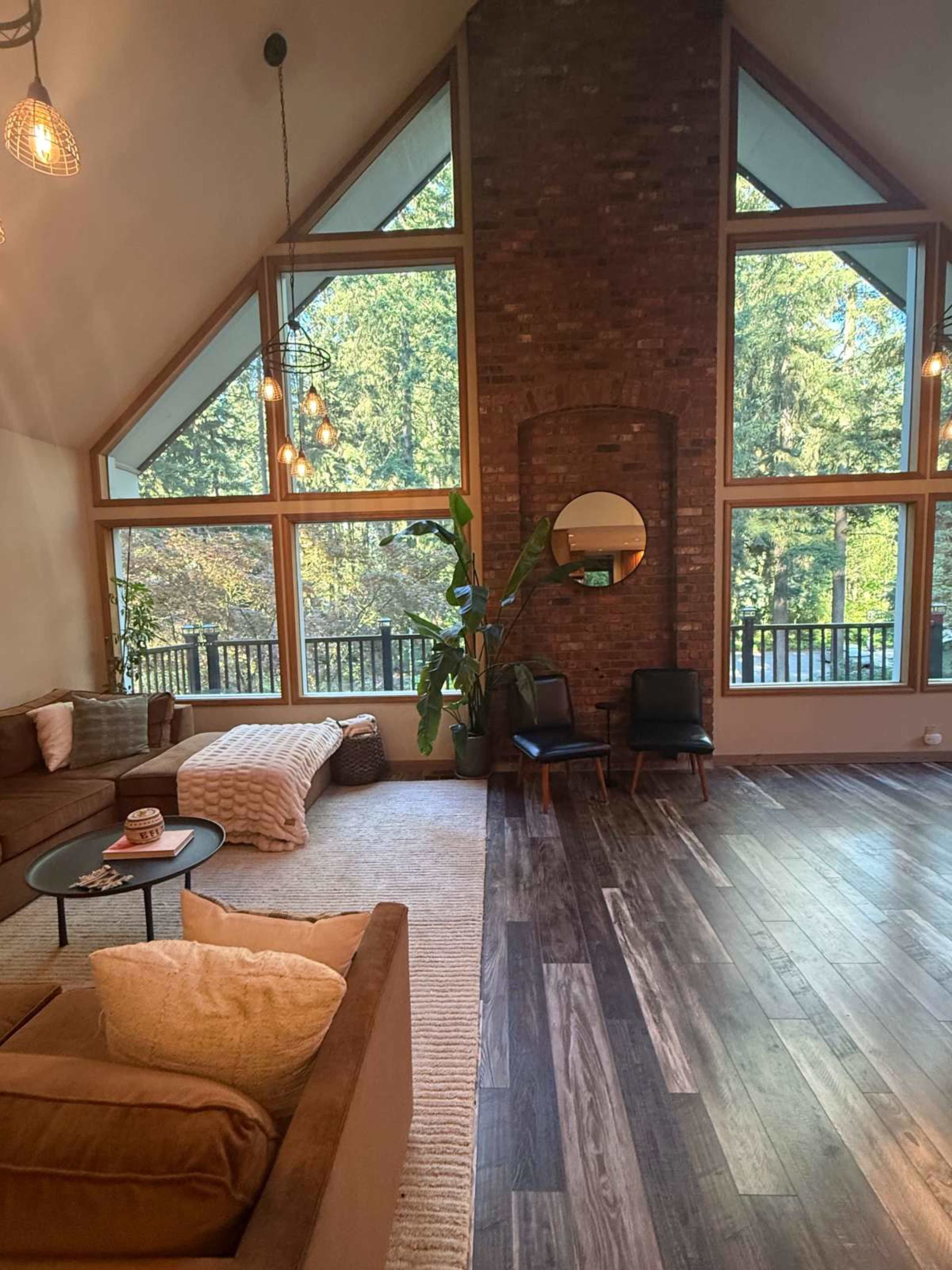 Northwest Contemporary Craftsman with Mid-Century Modern Influences Image in Lake Tapps, Lake Tapps, WA