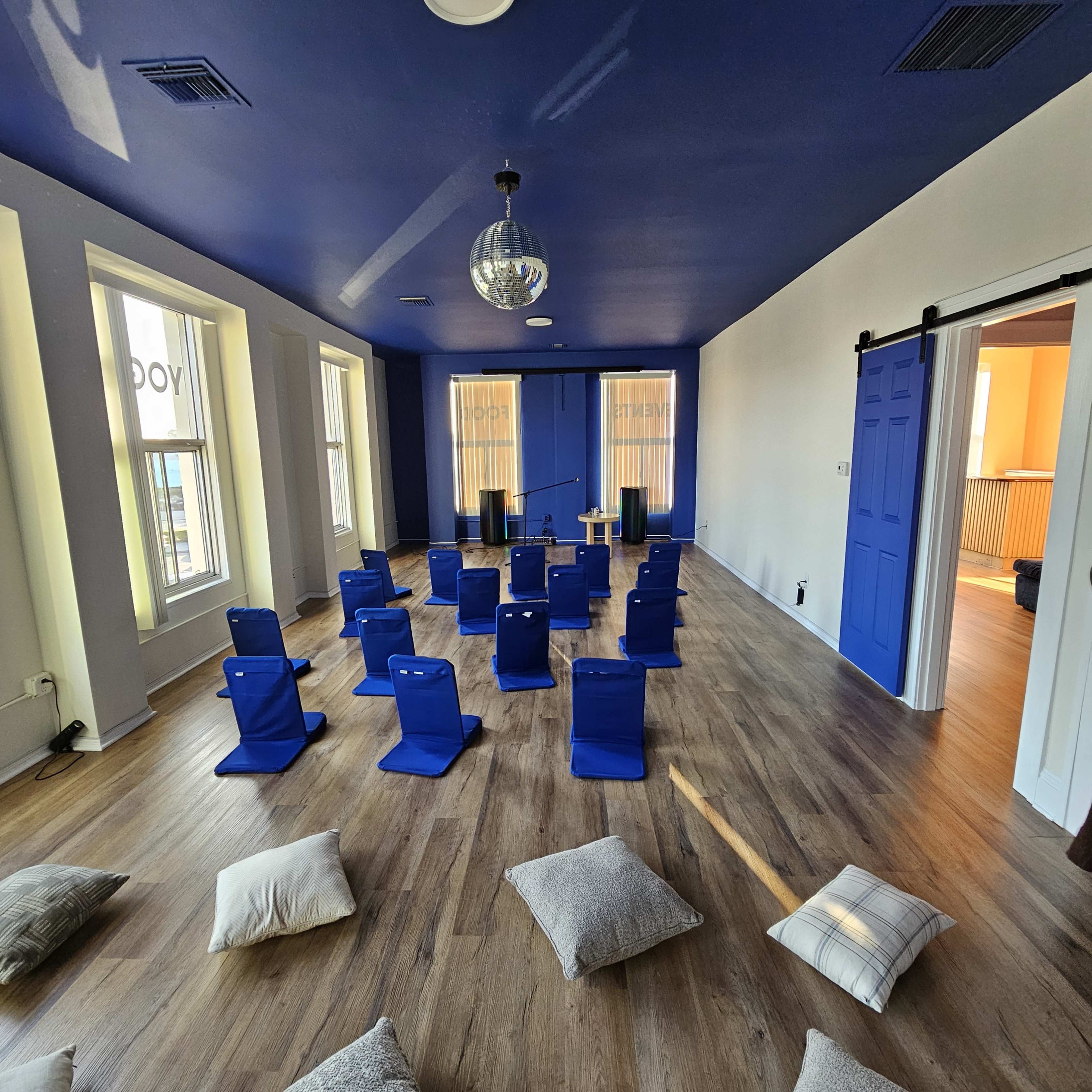 Perfect Natural Light Studio for Yoga, Workshops & Photoshoots Image in South Los Angeles, Los Angeles, CA