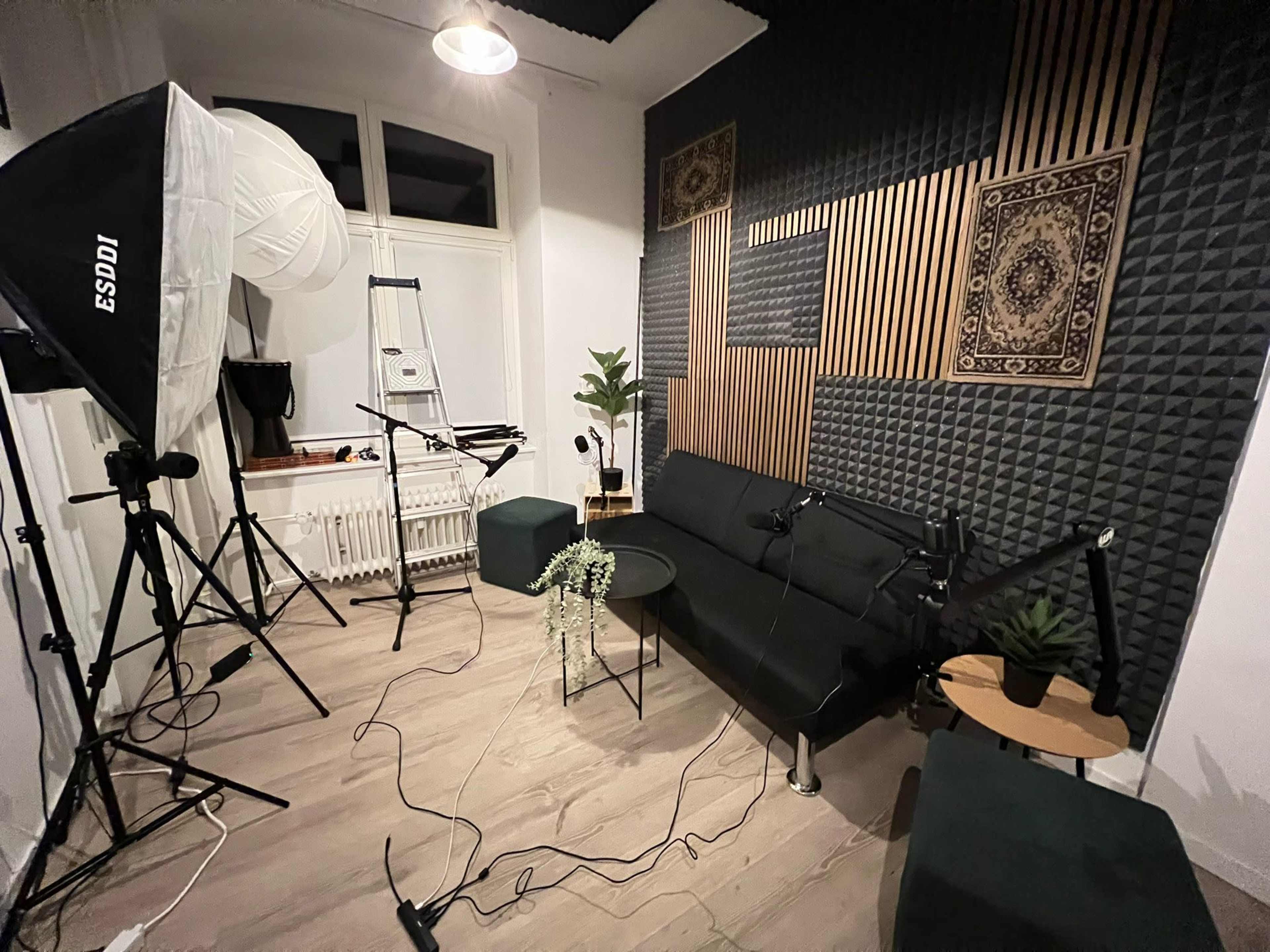 Podcast / Video / Musik Aufnahmestudio zentral in Berlin in einem ruhigen Hinterhof Image in Kreuzberg, Berlin