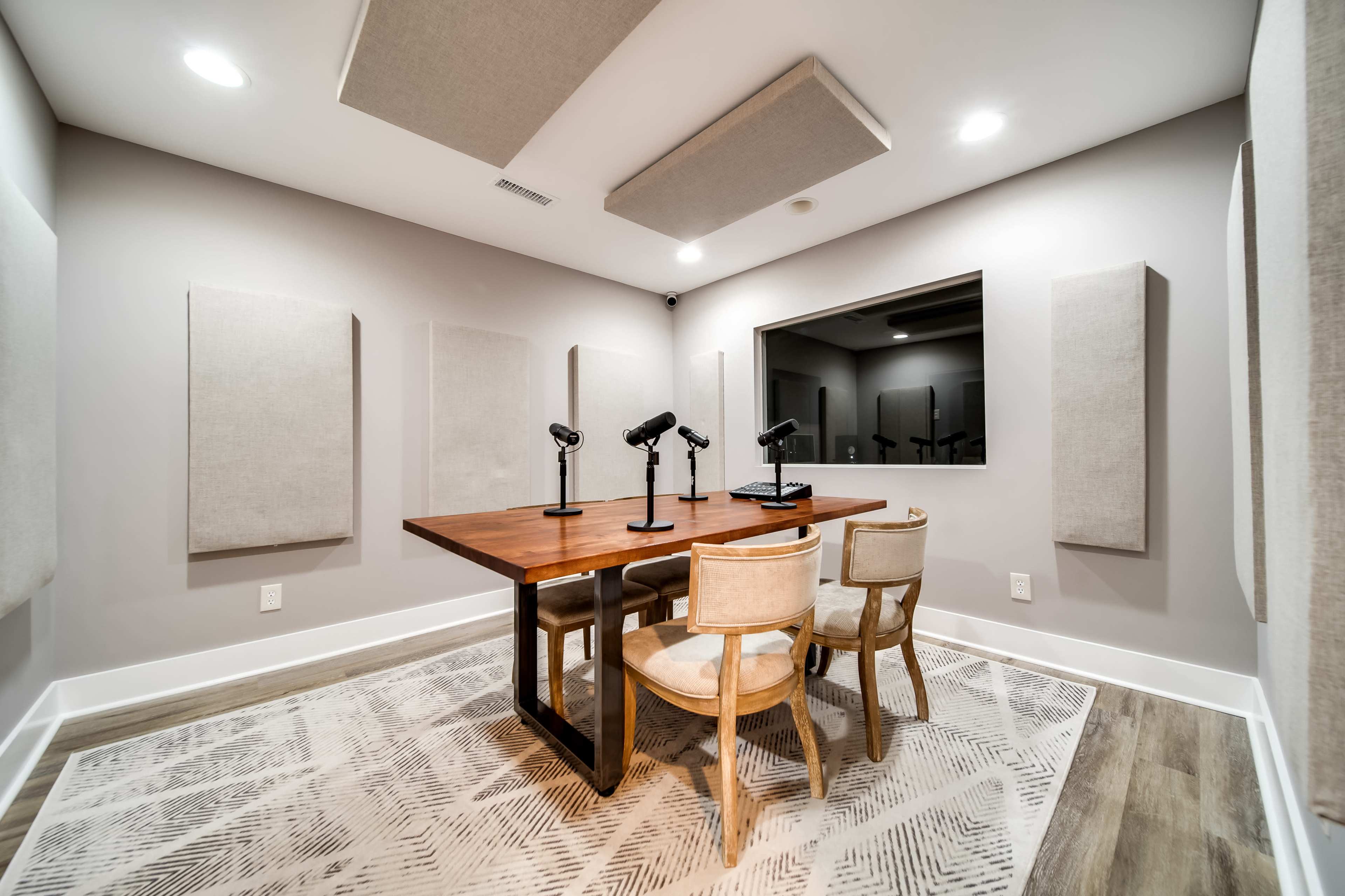 Professional Podcast Studio with High - Quality Equipment, Acoustics and Soundproof Image in Hendersonville, Hendersonville, TN