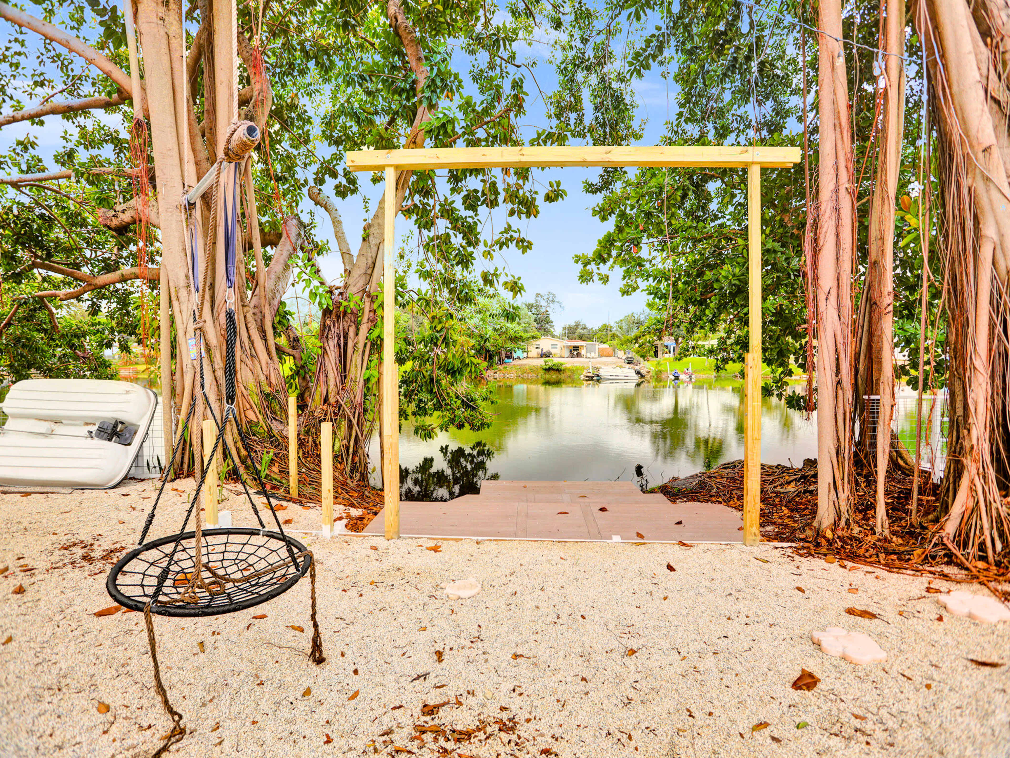 Lakefront Oasis with Pool and Large Backyard Perfect for Events Image in West Park, west paek, FL