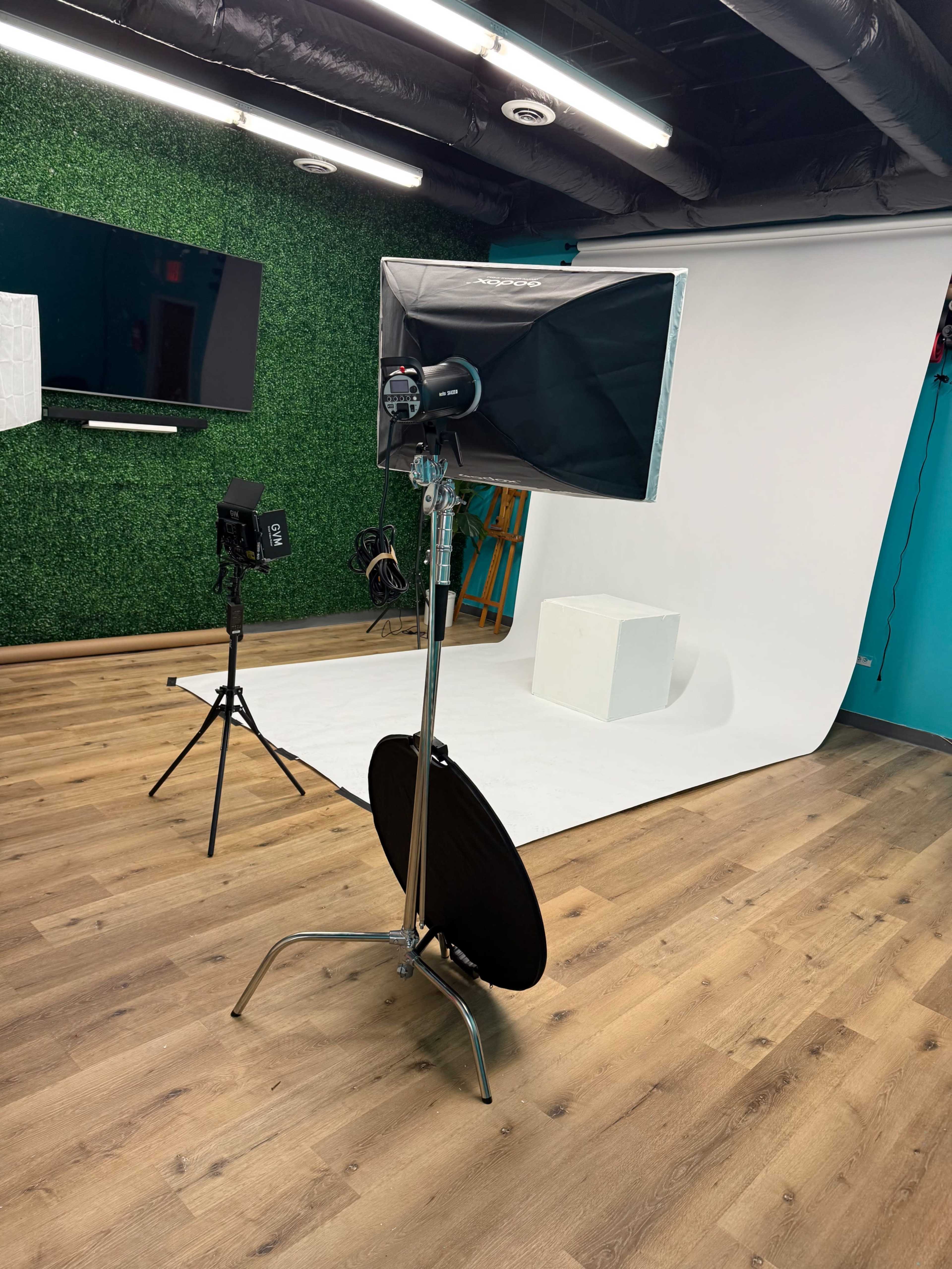 Lifestyle Studios: South Suburb Industrial Photo Studio Image in Thornton Township, South Holland, IL