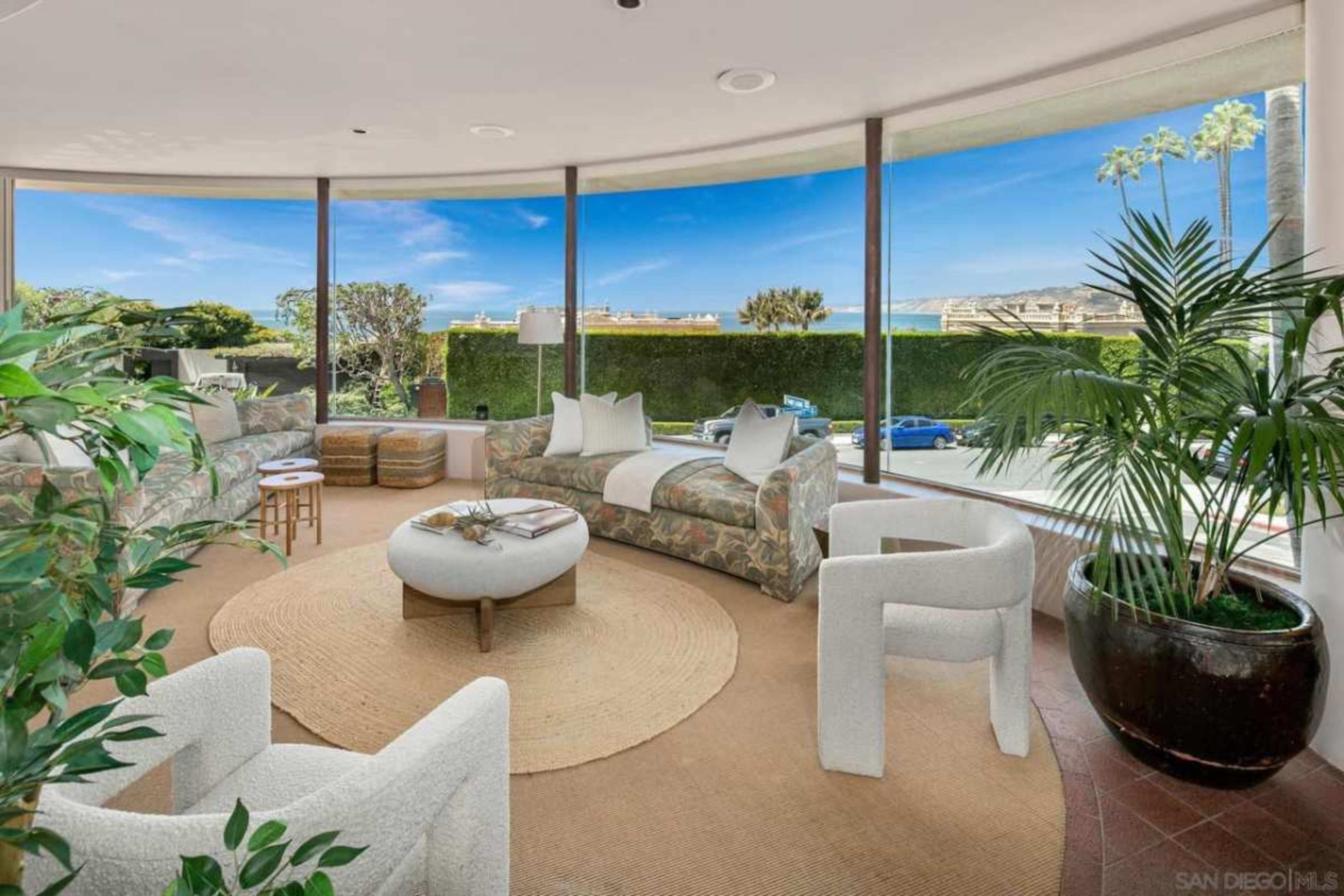 Oceanfront Architectural Scripps Villa Luxury La Jolla Beach Estate Image in La Jolla, La Jolla, CA