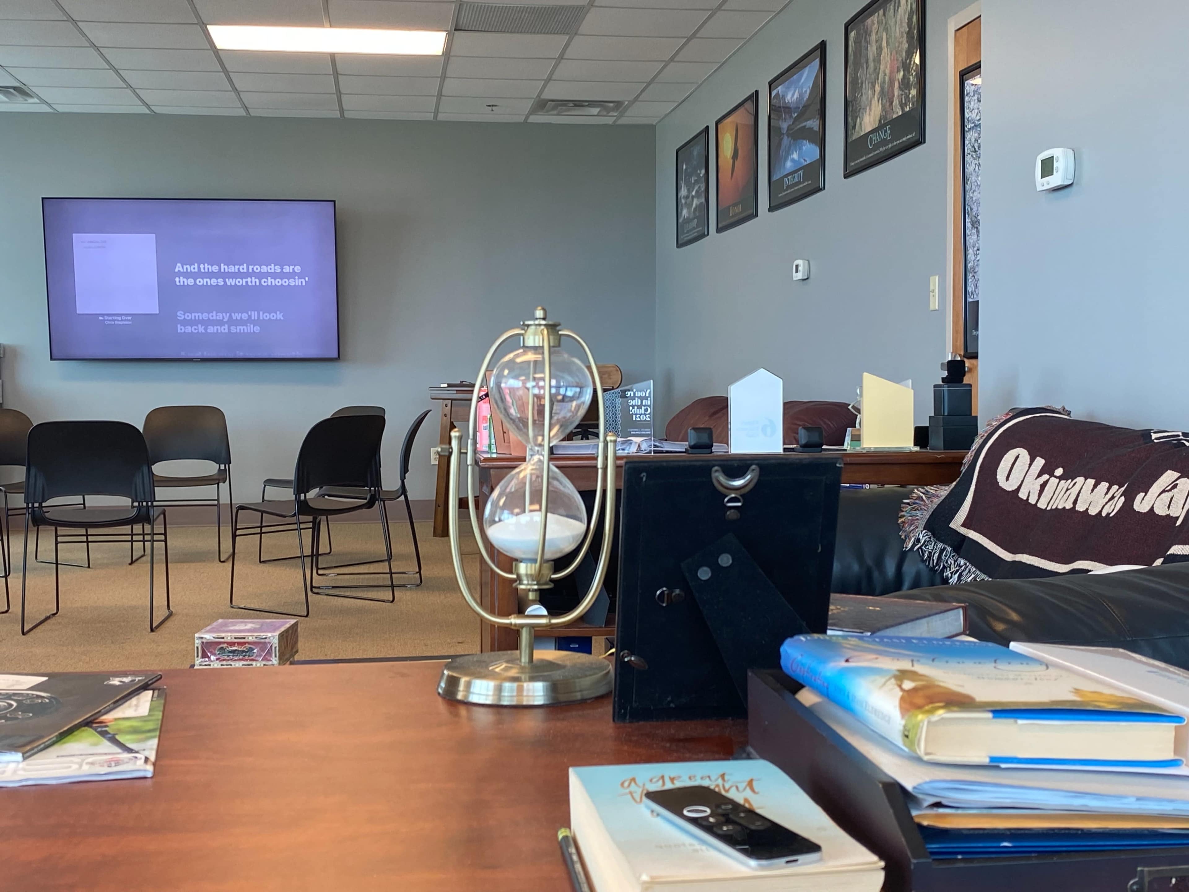 Freedom View HQ | Executive Office + Retreat + Lounge Overlooking Airport Runway Image in Bowling Green, Bowling Green, KY