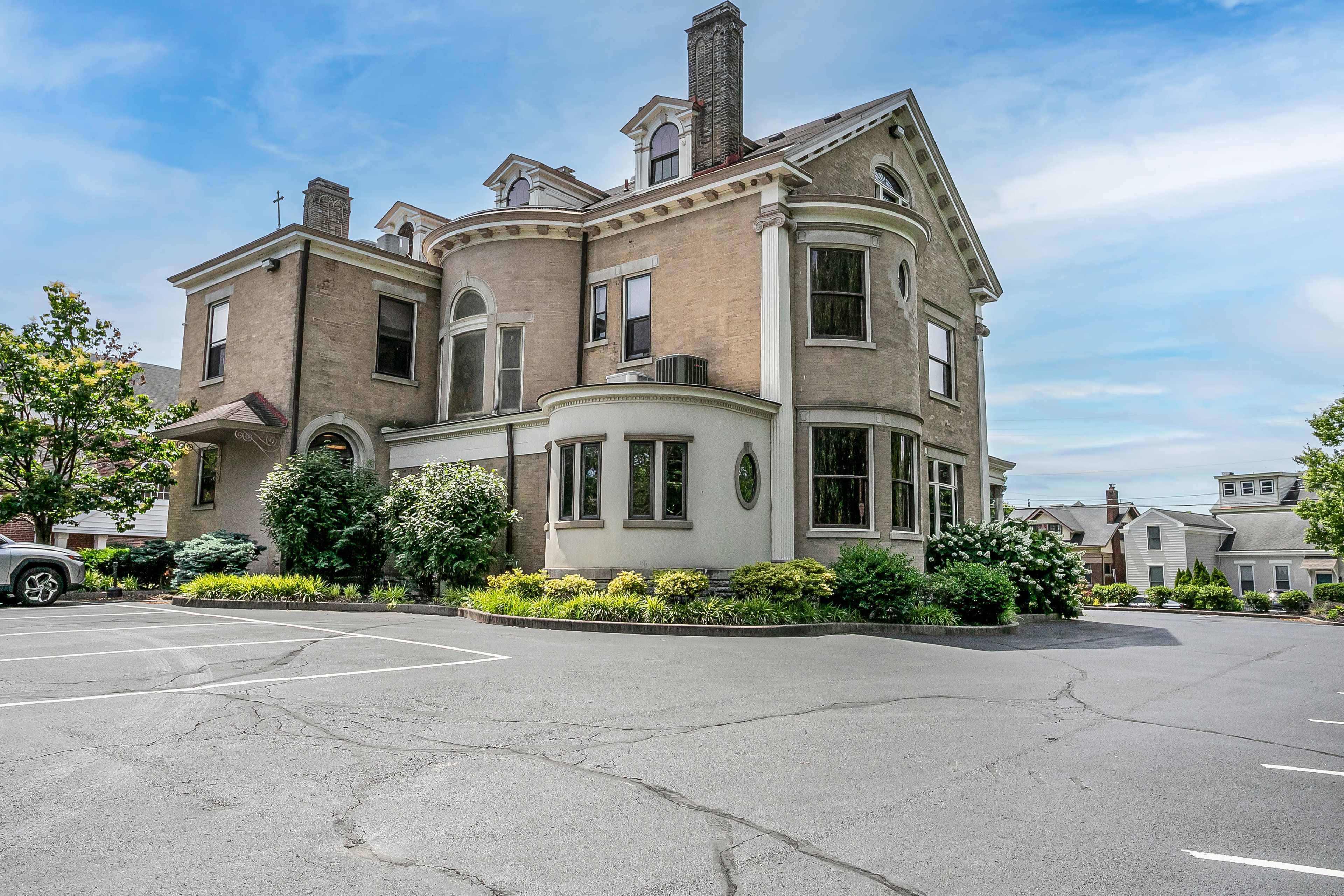 Historic Mansion, Heart of Newport. Image in Mansion Hill, Newport, KY
