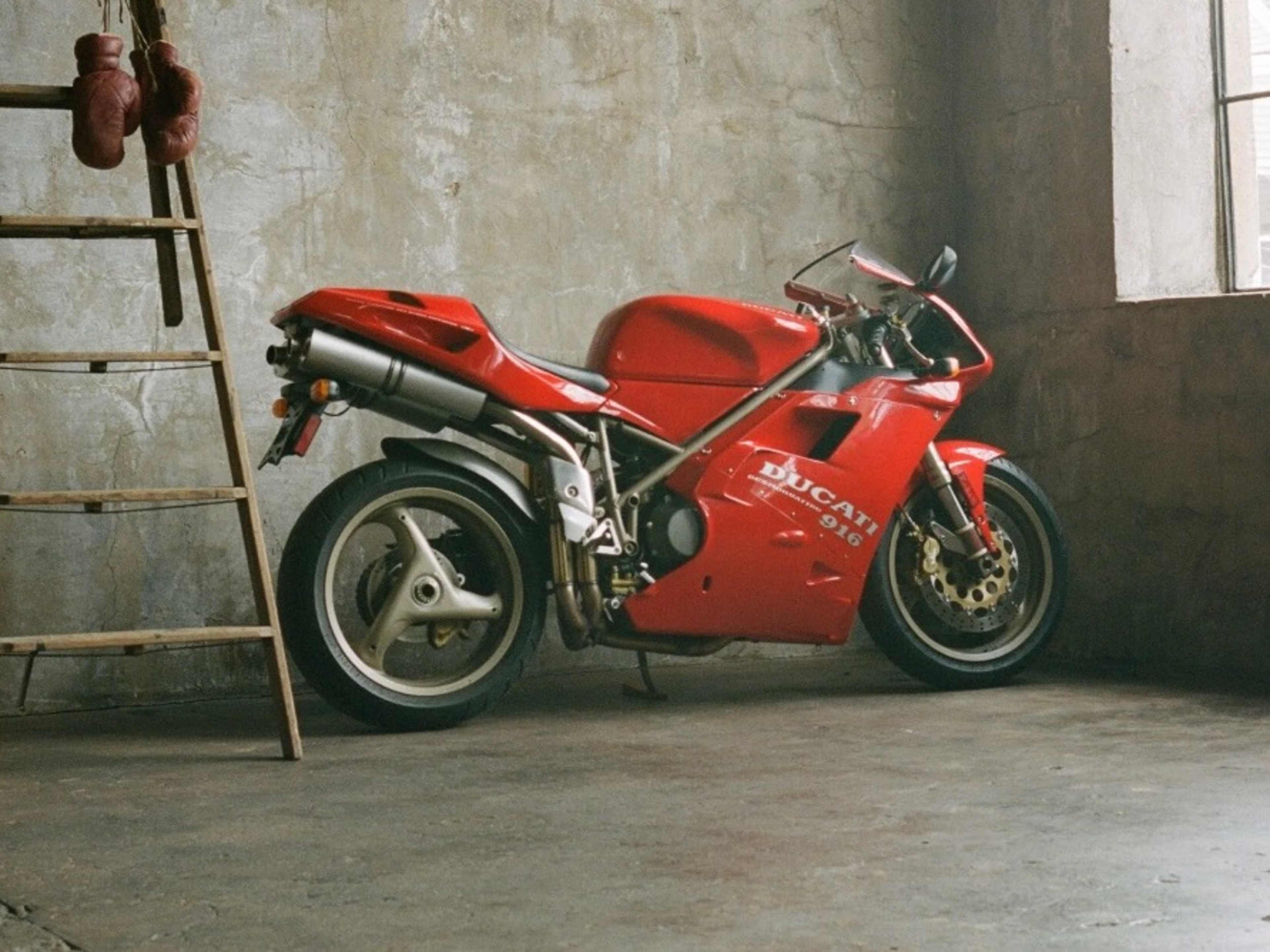 1995 DUCATI 916