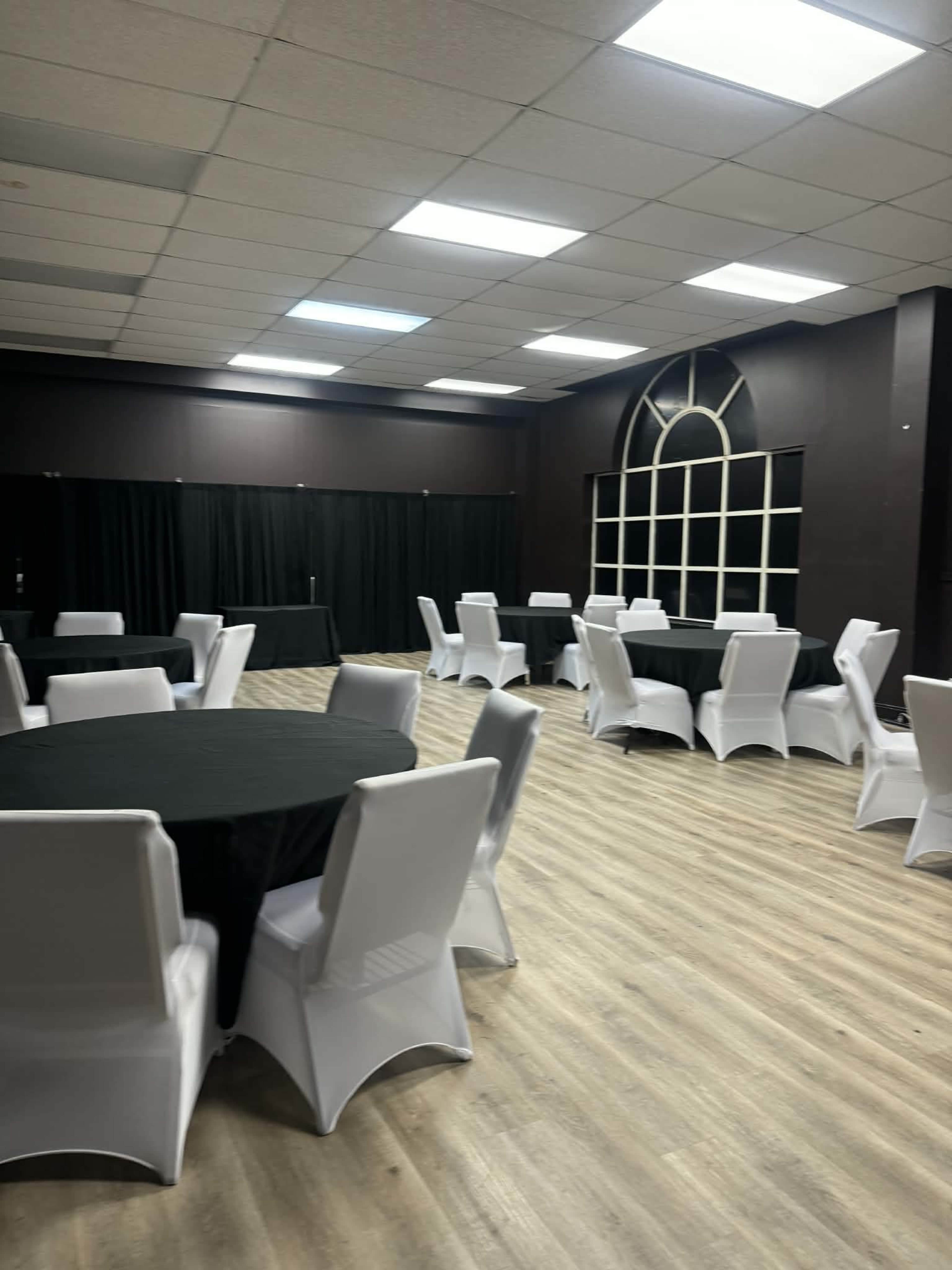 Large Open-Floor Studio Image in Eldridge / West Oaks, Houston, TX