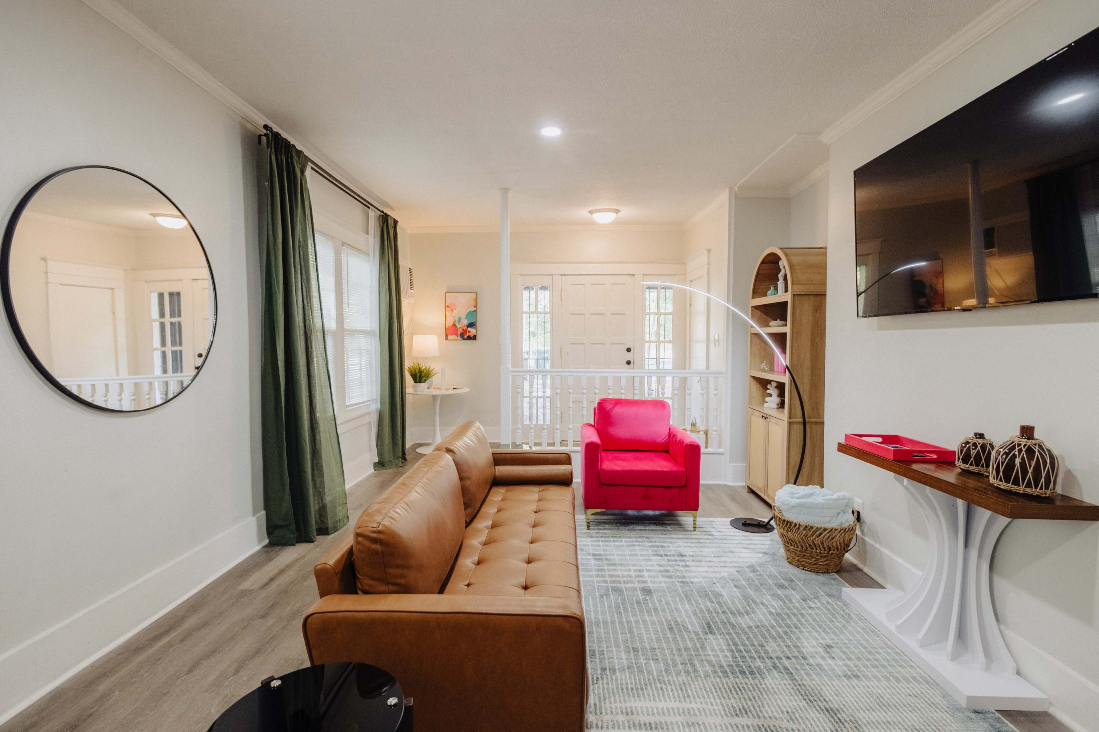 Centrally Located King Bed Midtown Memphis Liberty 2695 Image in East Memphis, Memphis, TN