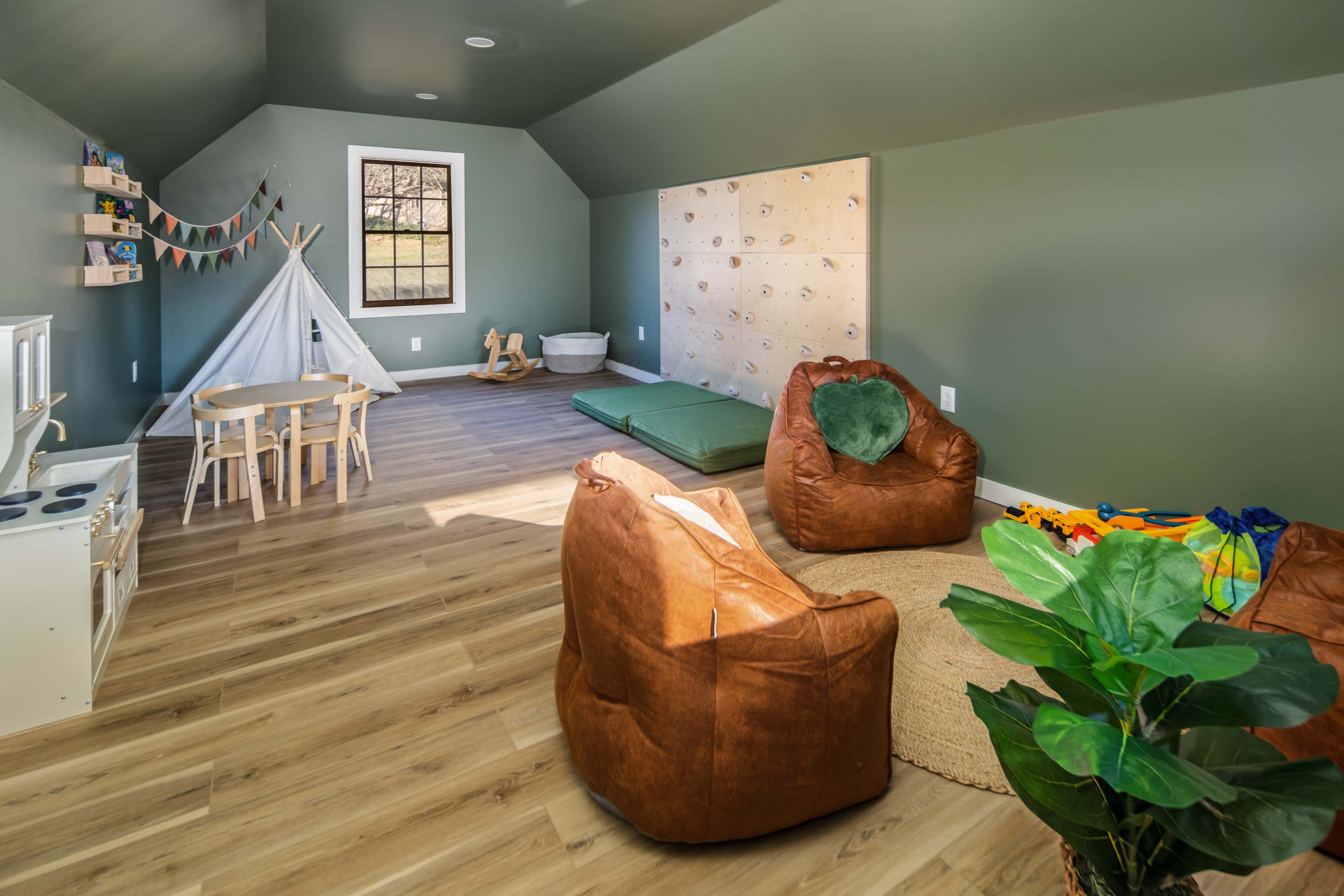 Blue Ridge Mountain Retreat with Long Range Mountain Views Image in , Candler, NC