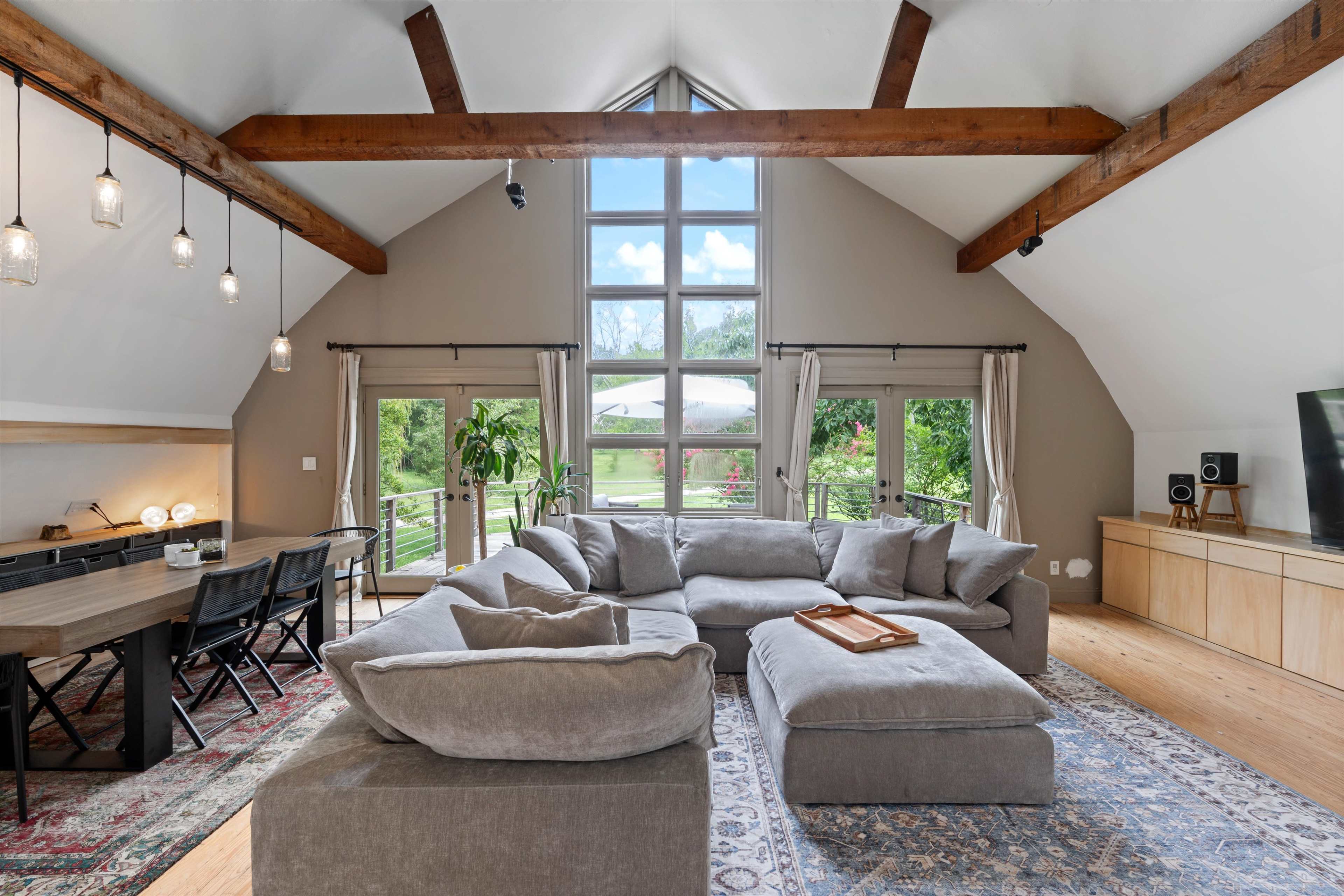 Serene Forest Hills Meeting Venue with Breakout Rooms and Outdoor Space Image in Forest Hills, Nashville, TN