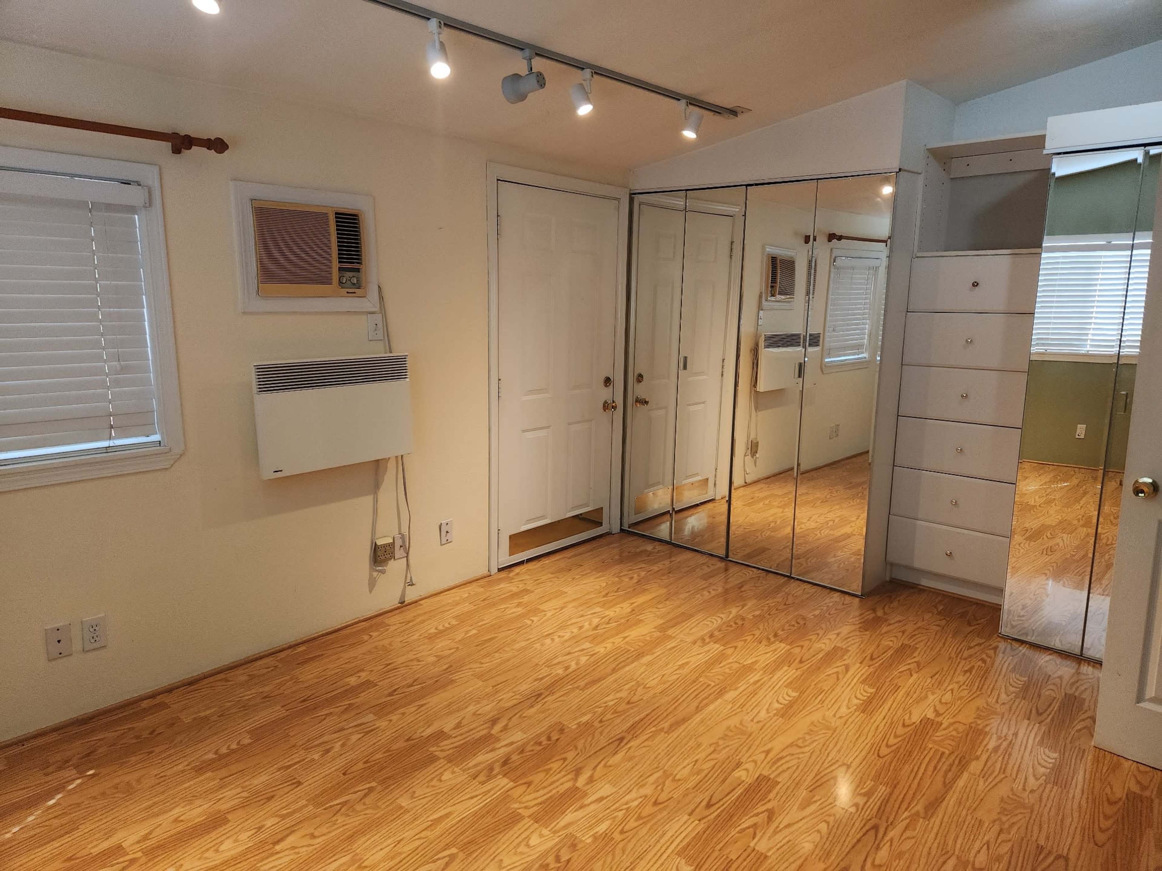 Ground-Level Office or Creative Space Image in , Beavercreek, OR