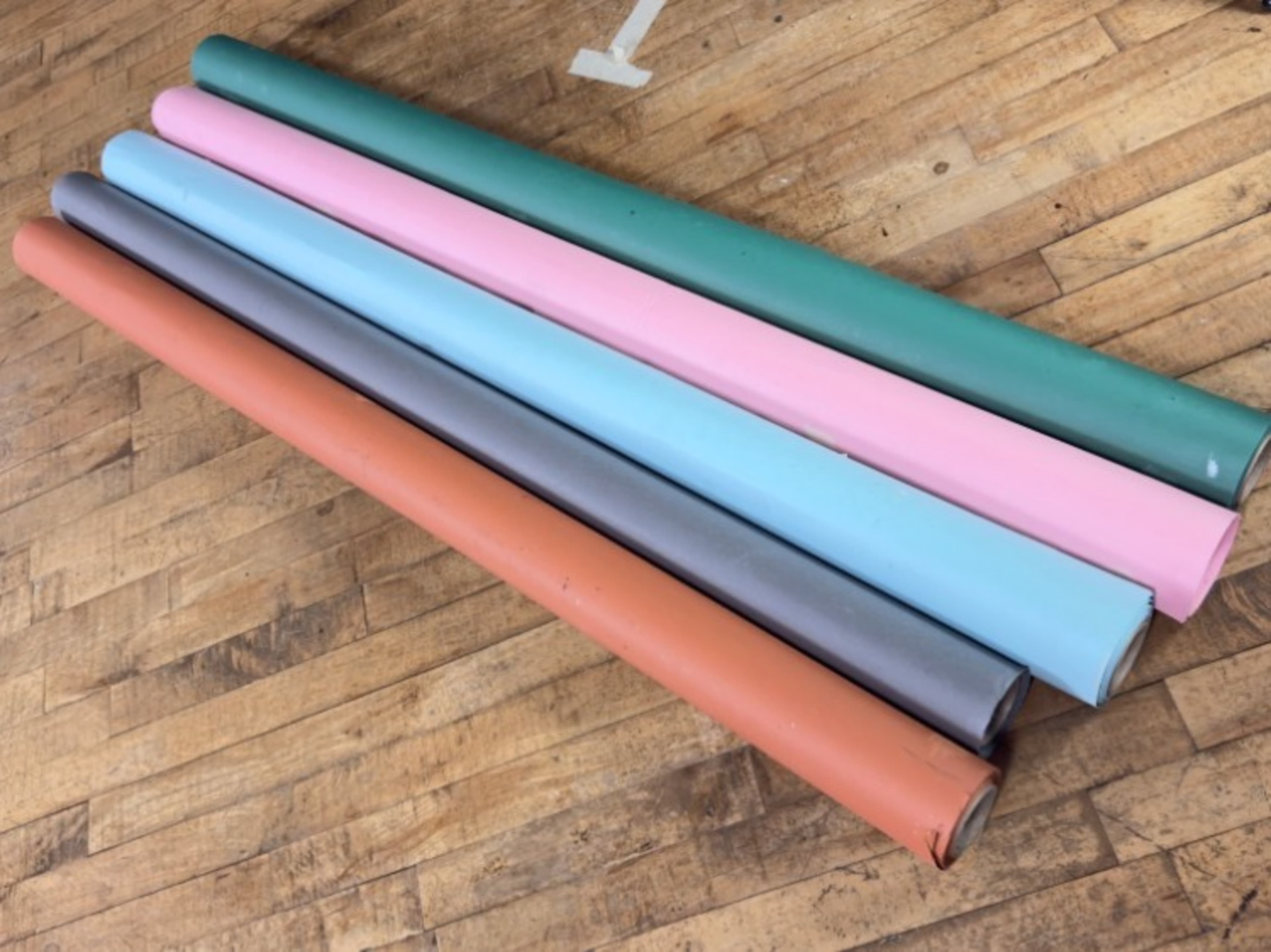 Small seamless paper backdrops (5)