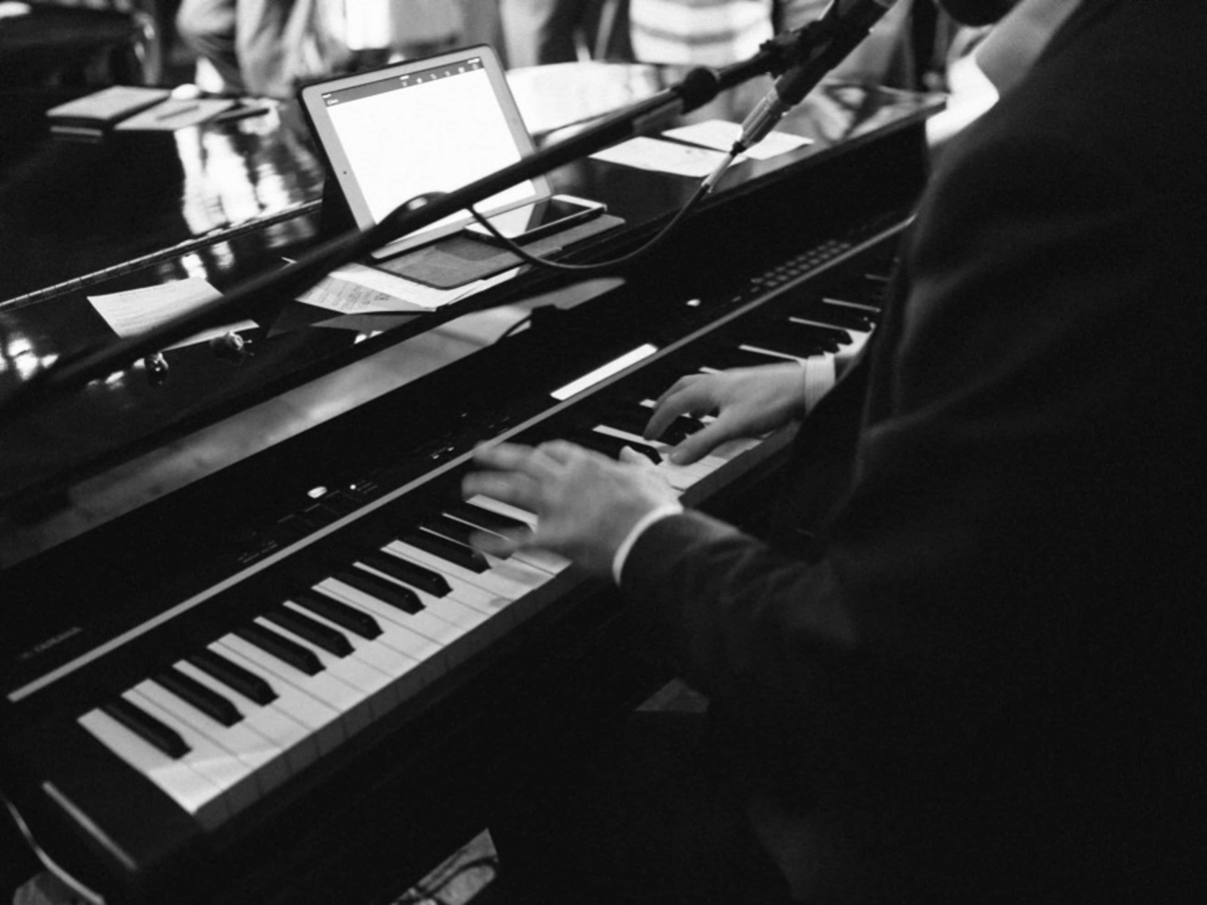 Background Piano: 1 Hr Additional Showtime