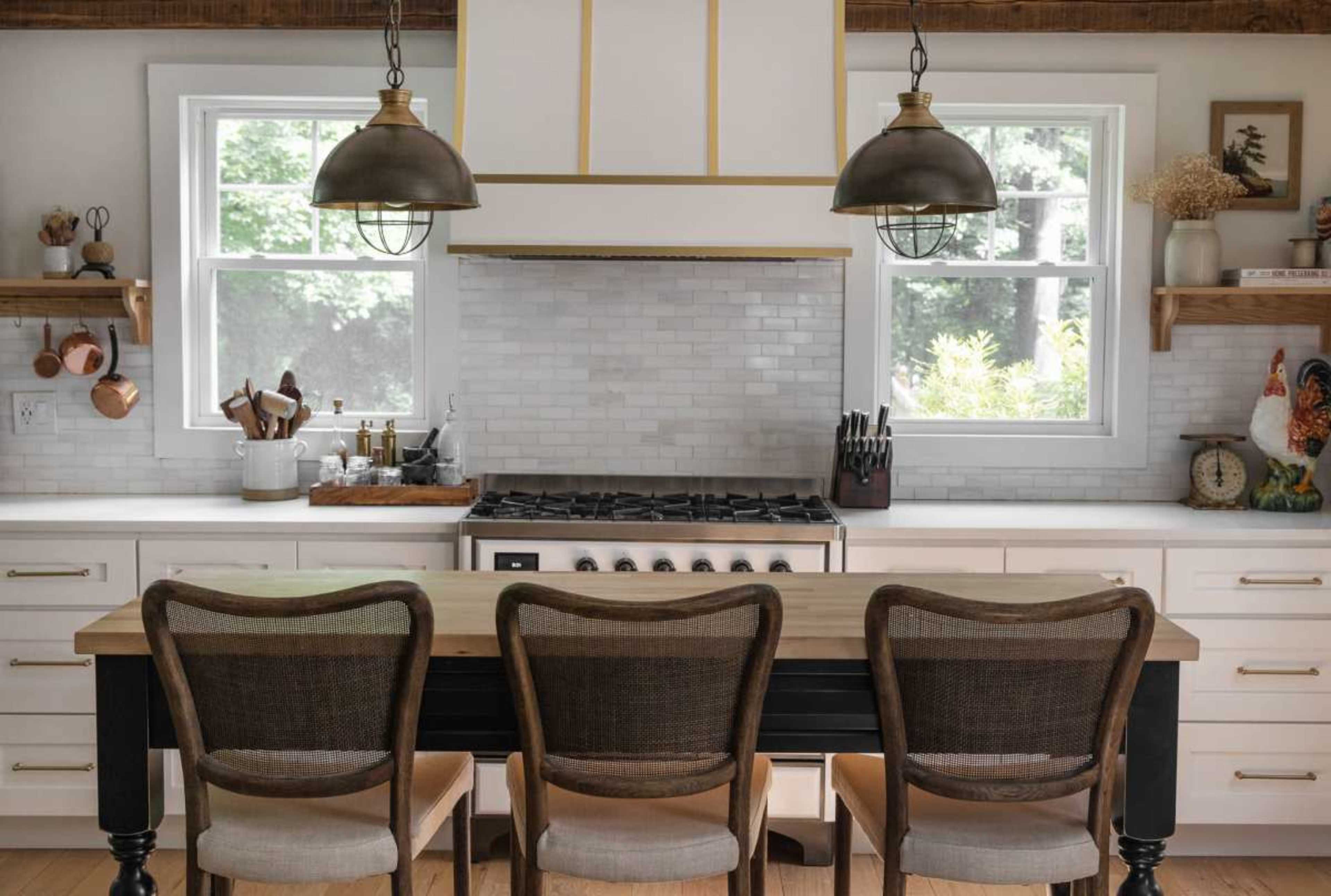 Picturesque Refined Country Home Between NYC + Boston Image in Broad Brook, East Windsor, CT