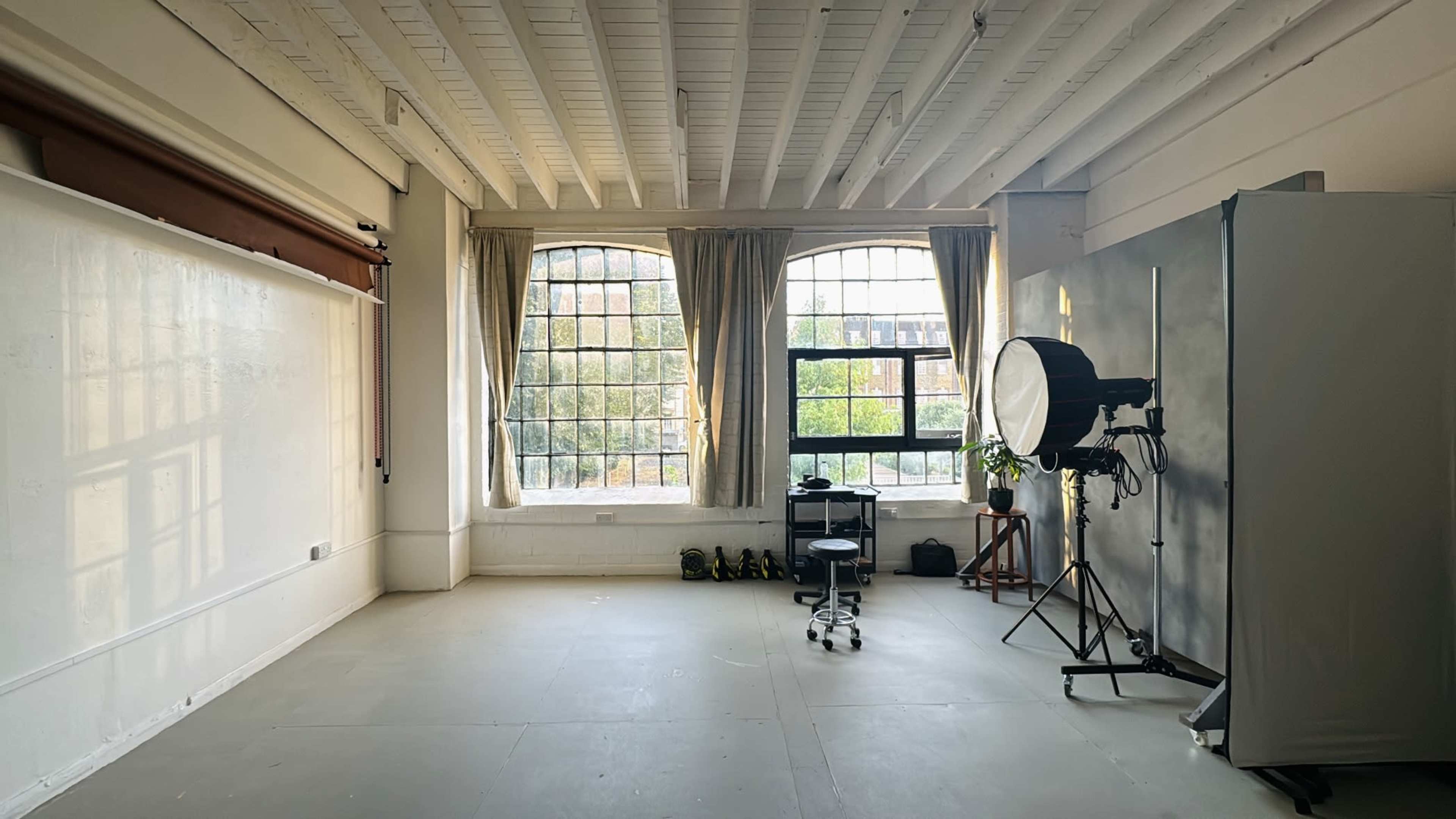 Multi set Daylight/Blackout Photography/Video Studio in London Image in Hackney, London, ENG