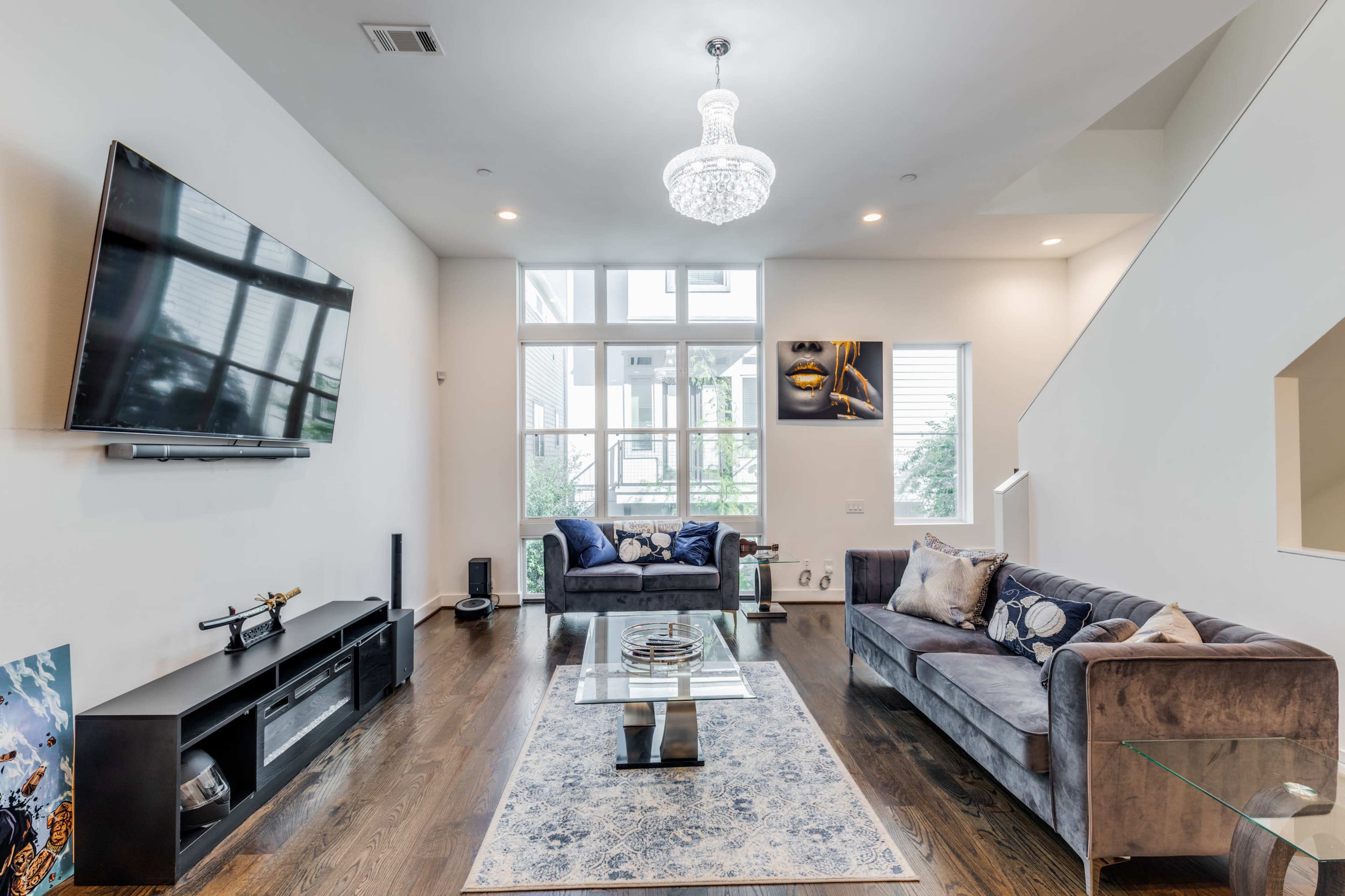 Sleek Italian Modern Townhome with Luxe Finishes in Uptown Houston Image in Spring Branch East, Houston, TX