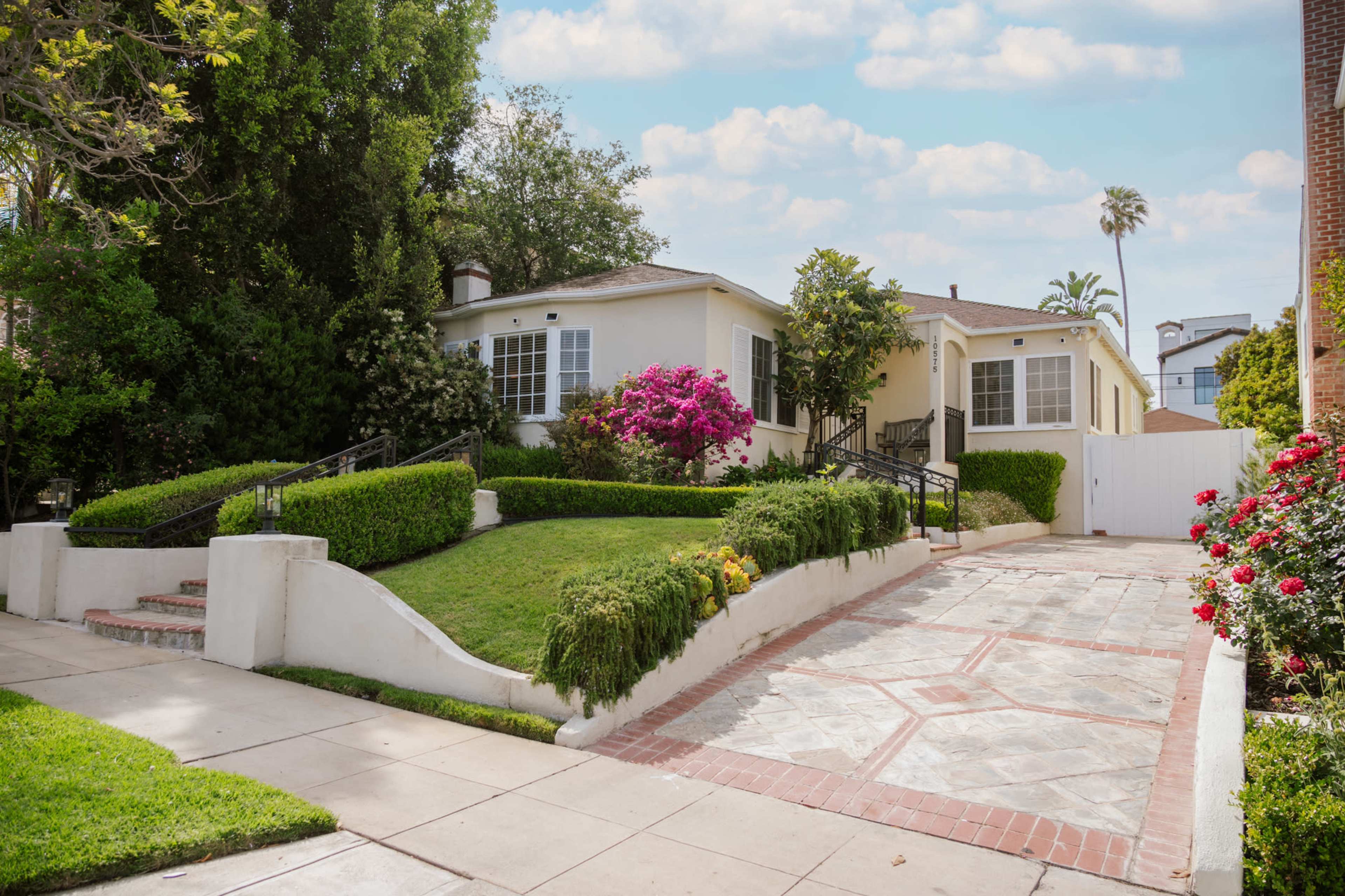 Aesthetic 4BR Home Minutes from UCLA Campus Image in Westwood, Los Angeles, CA