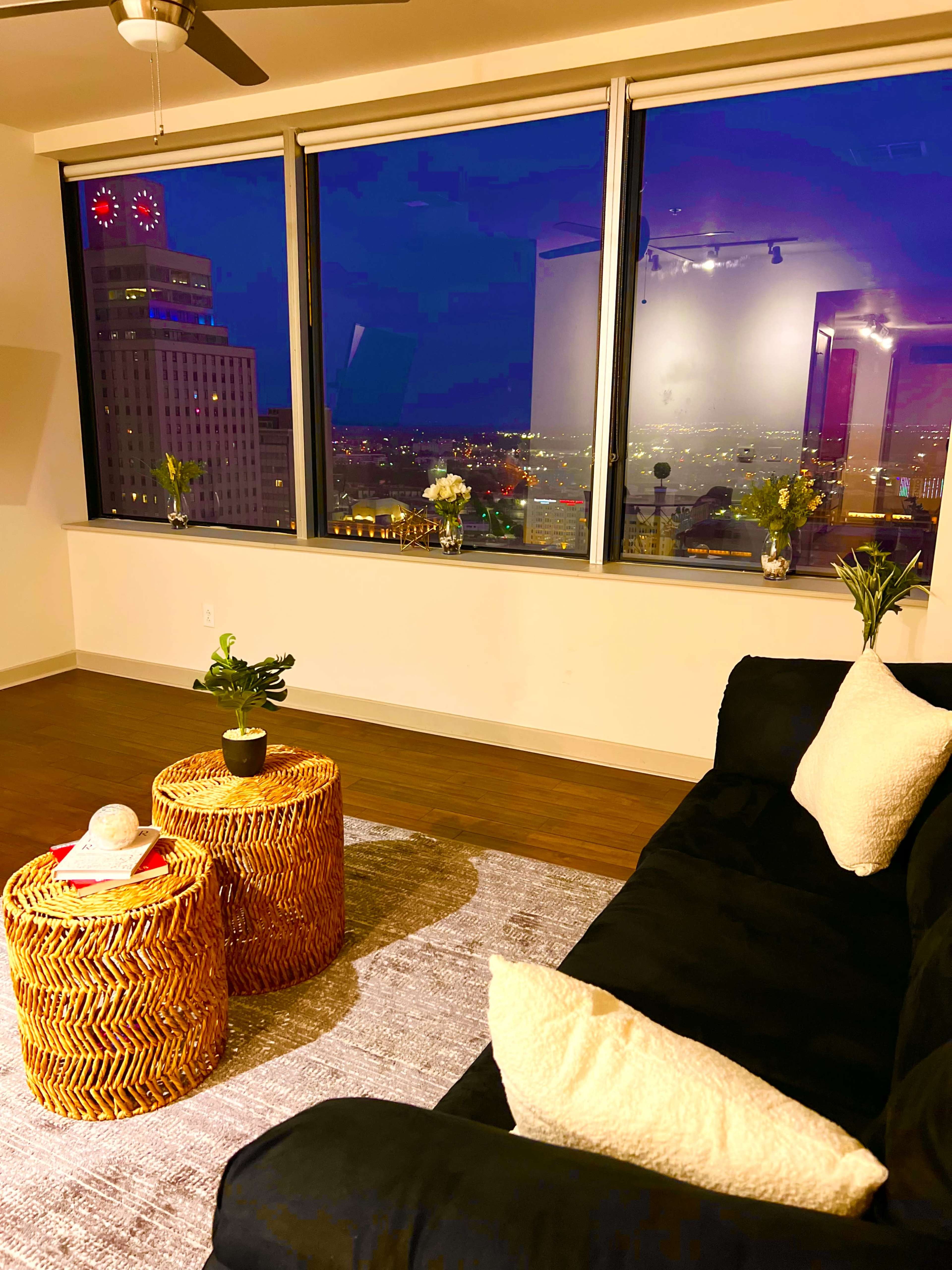 Downtown Loft with Skyline View Image in Dallas Downtown Historic District, Dallas, TX