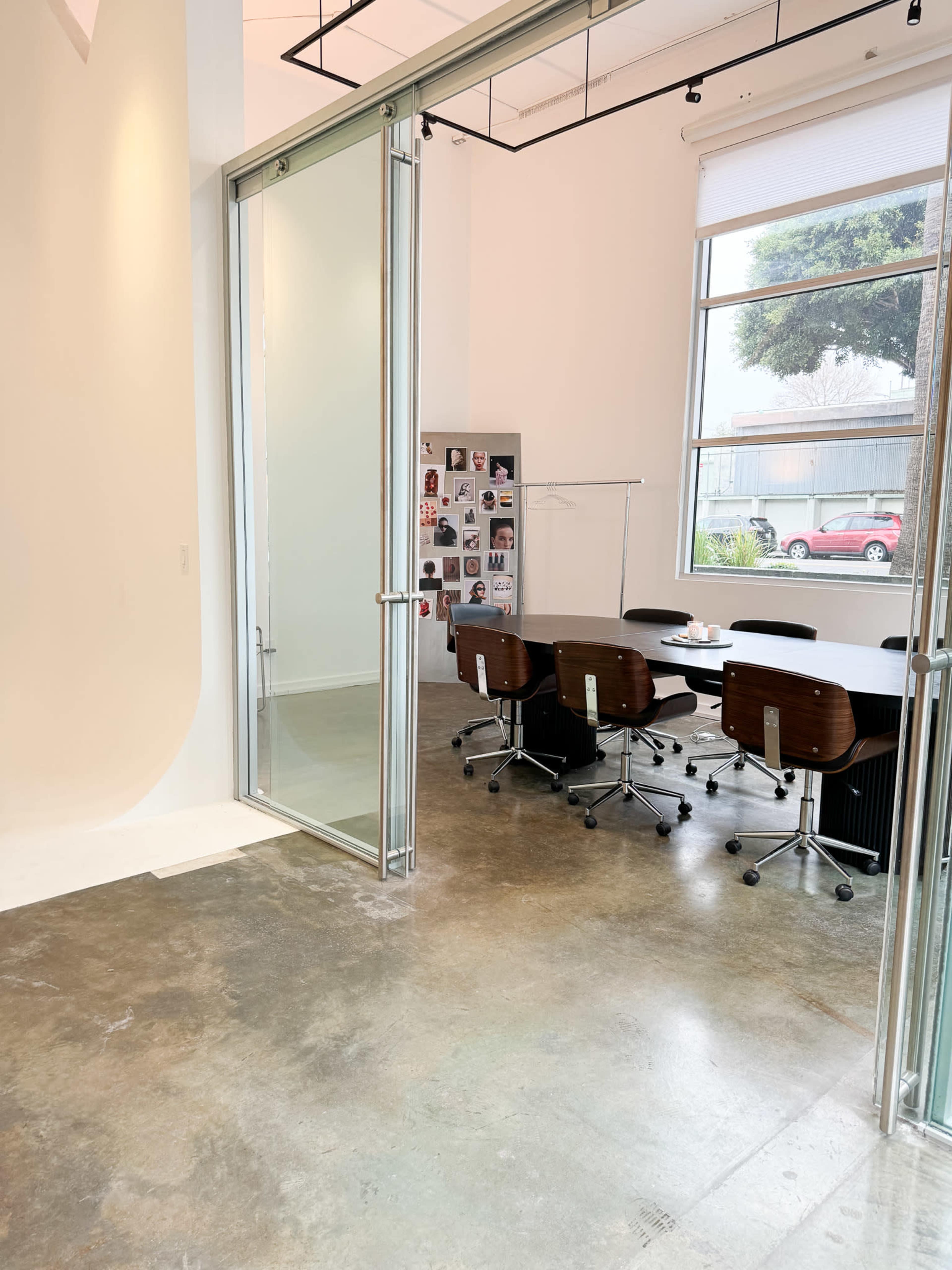 Venice Photo Studio with Beautiful Natural Light and Double Cyc Wall Image in Venice, Venice, CA