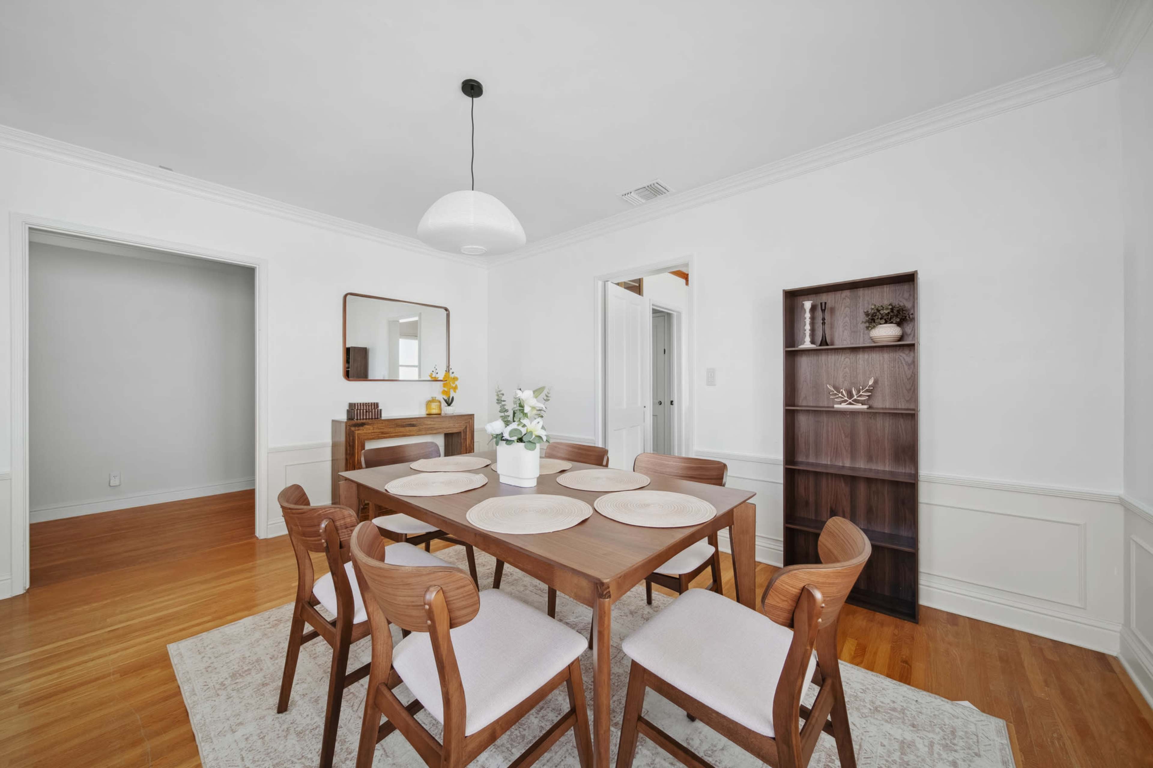 Aesthetic 4BR Home Minutes from UCLA Campus Image in Westwood, Los Angeles, CA