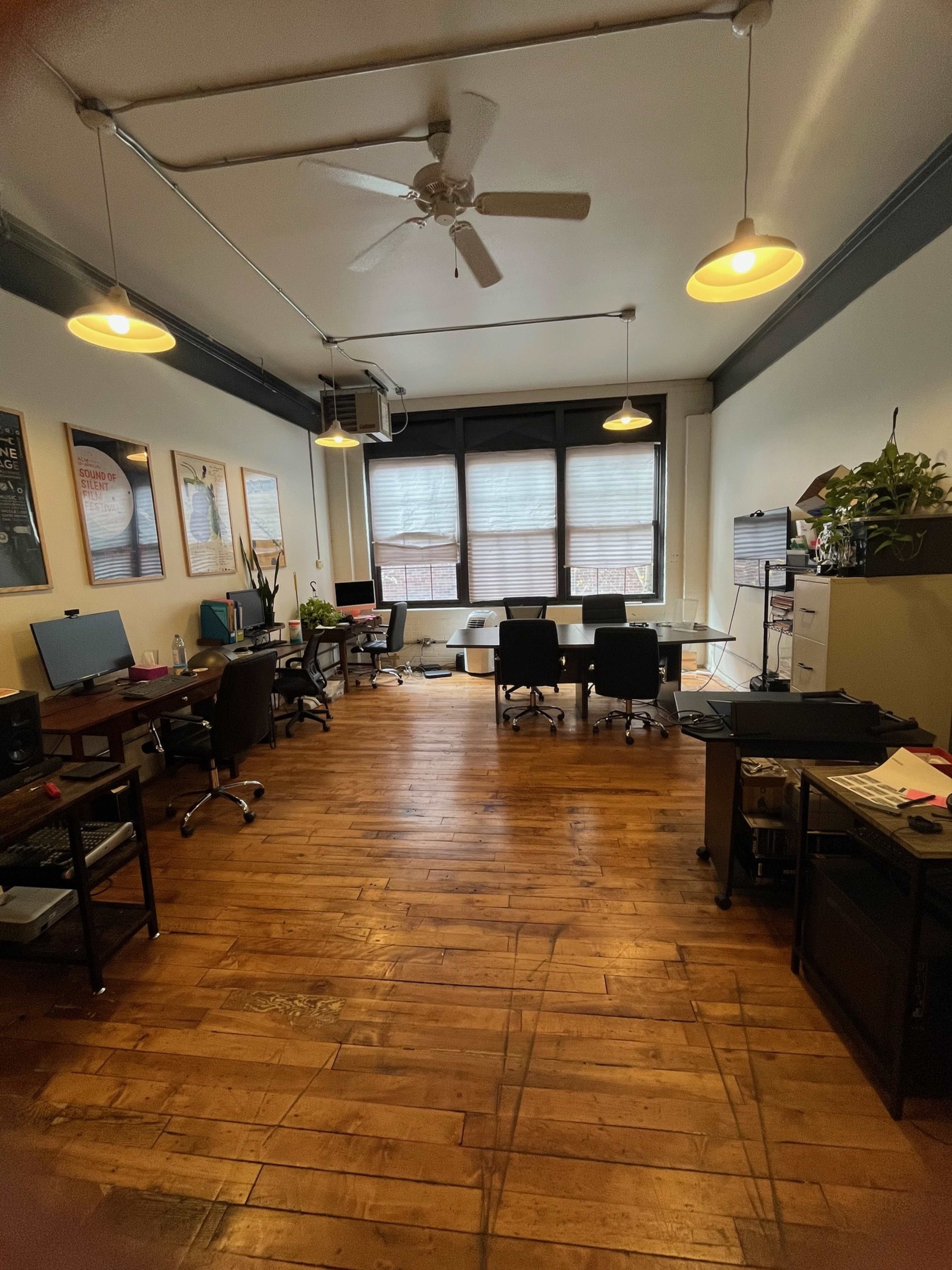Gorgeous Office to Share with Arts Organization Space with Arts Organization in Ravenswood Image in Ravenswood, Chicago, IL