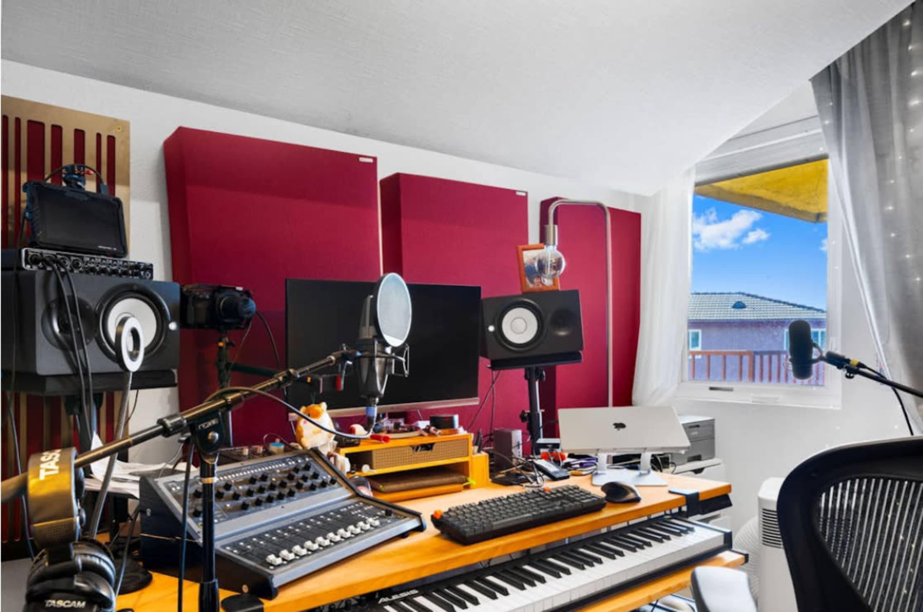 Echo Park Recording Studio for Musicians, Podcasts + 4K Video Podcasts Image in Echo Park, Los Angeles, CA