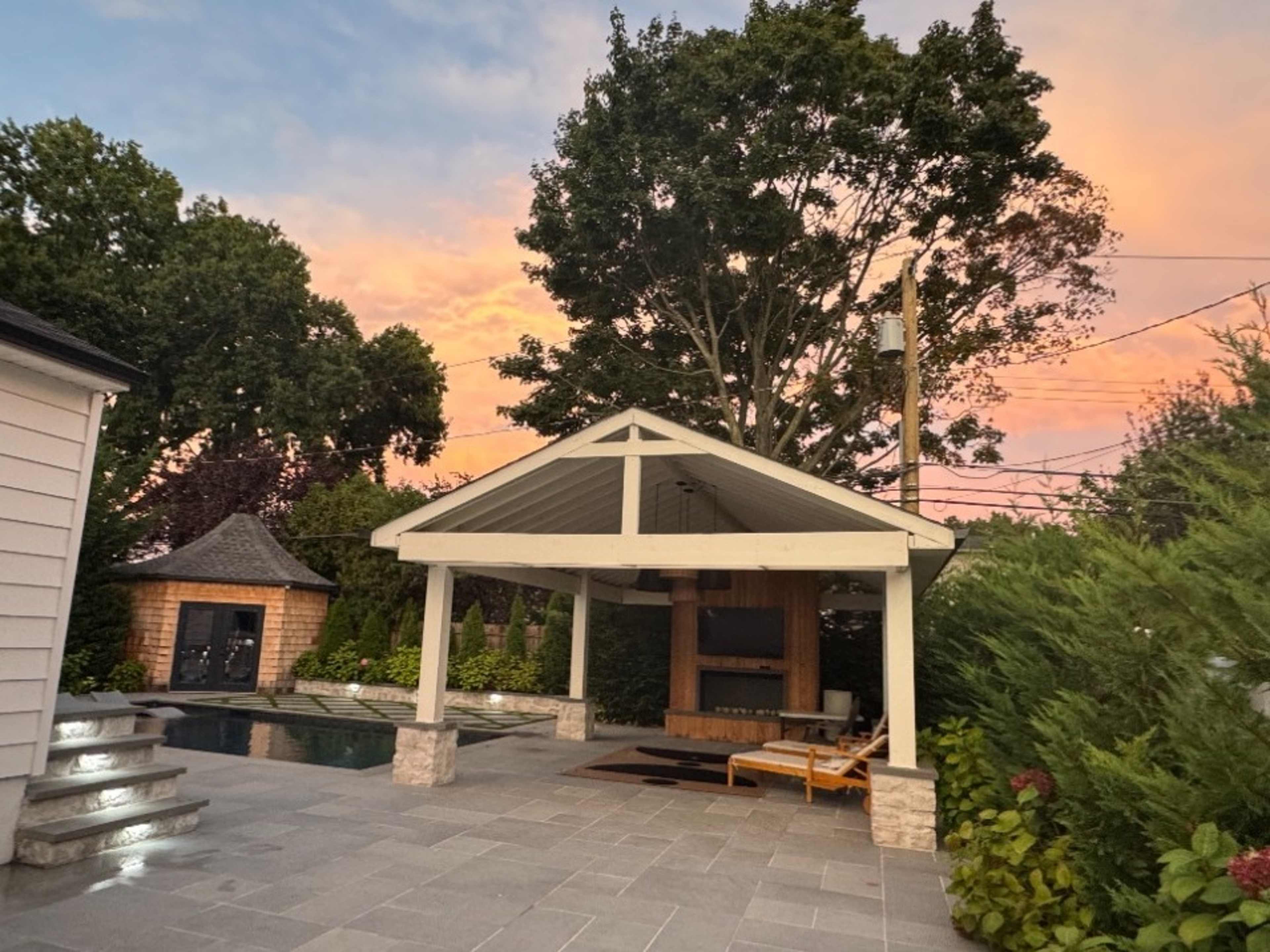 Hampton-Style Backyard 