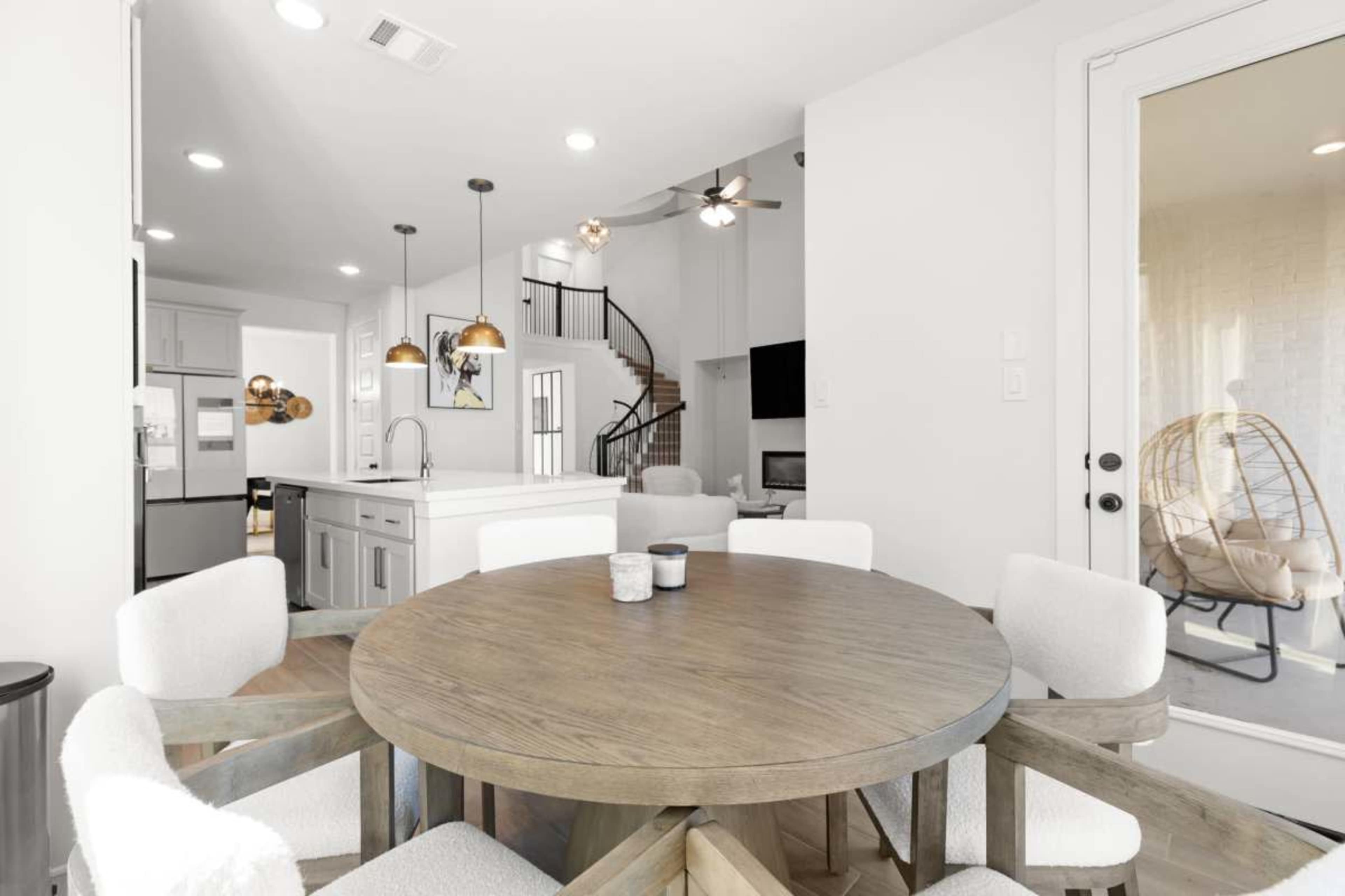 Luxury High End Spiral Staircase Modern Home Image in , Katy, TX