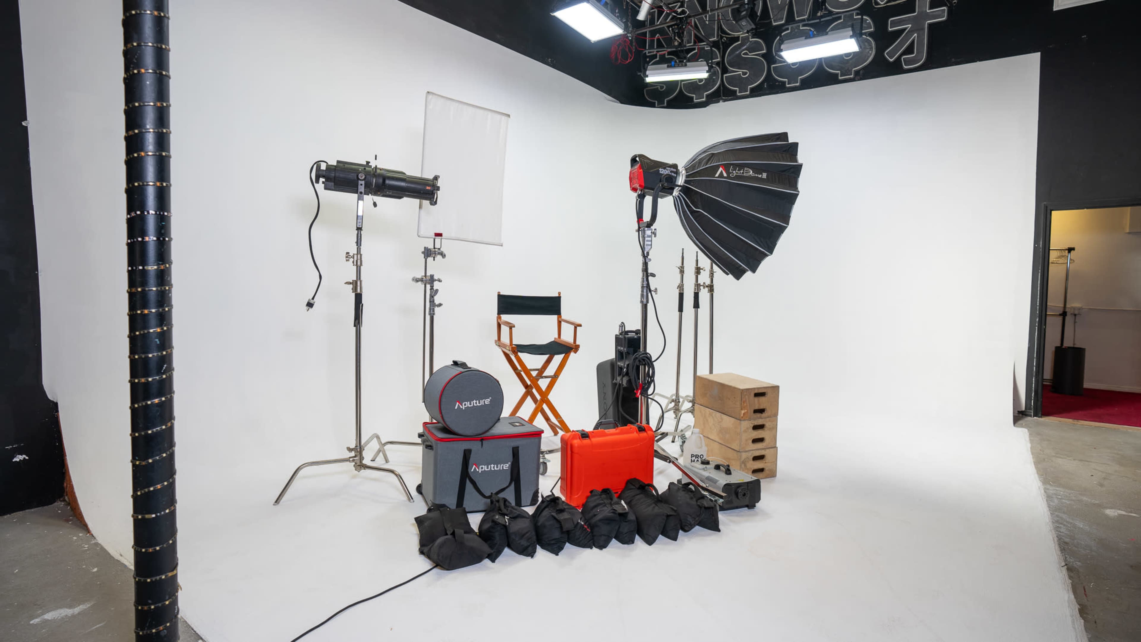 CYC Wall ground level pre lit North Hollywood film studio green screen tech blue backdrops Image in Valley Glen, North Hollywood, CA