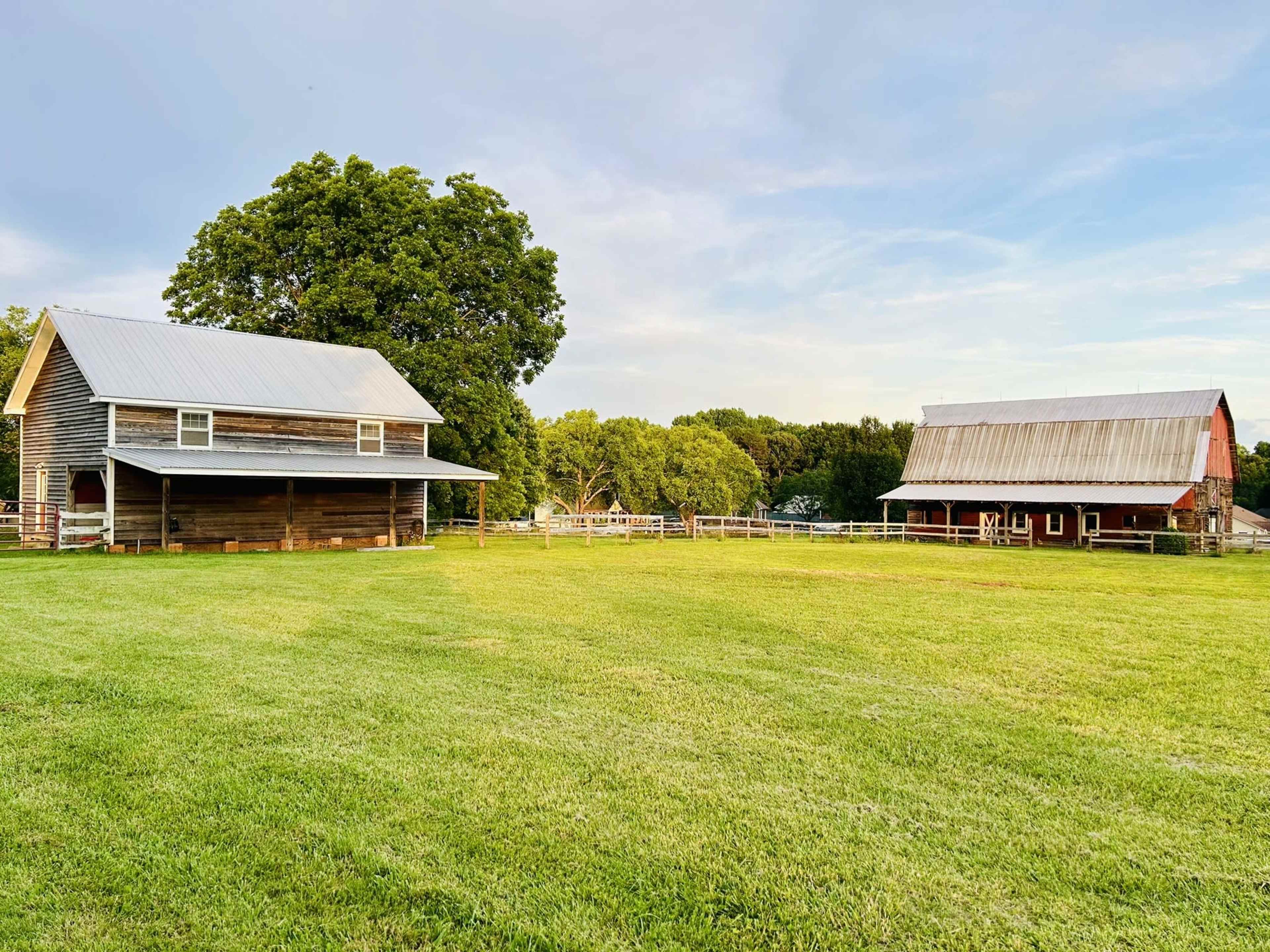 Rustic Barn Photo Shoot Venue Image in , Mooresville, NC