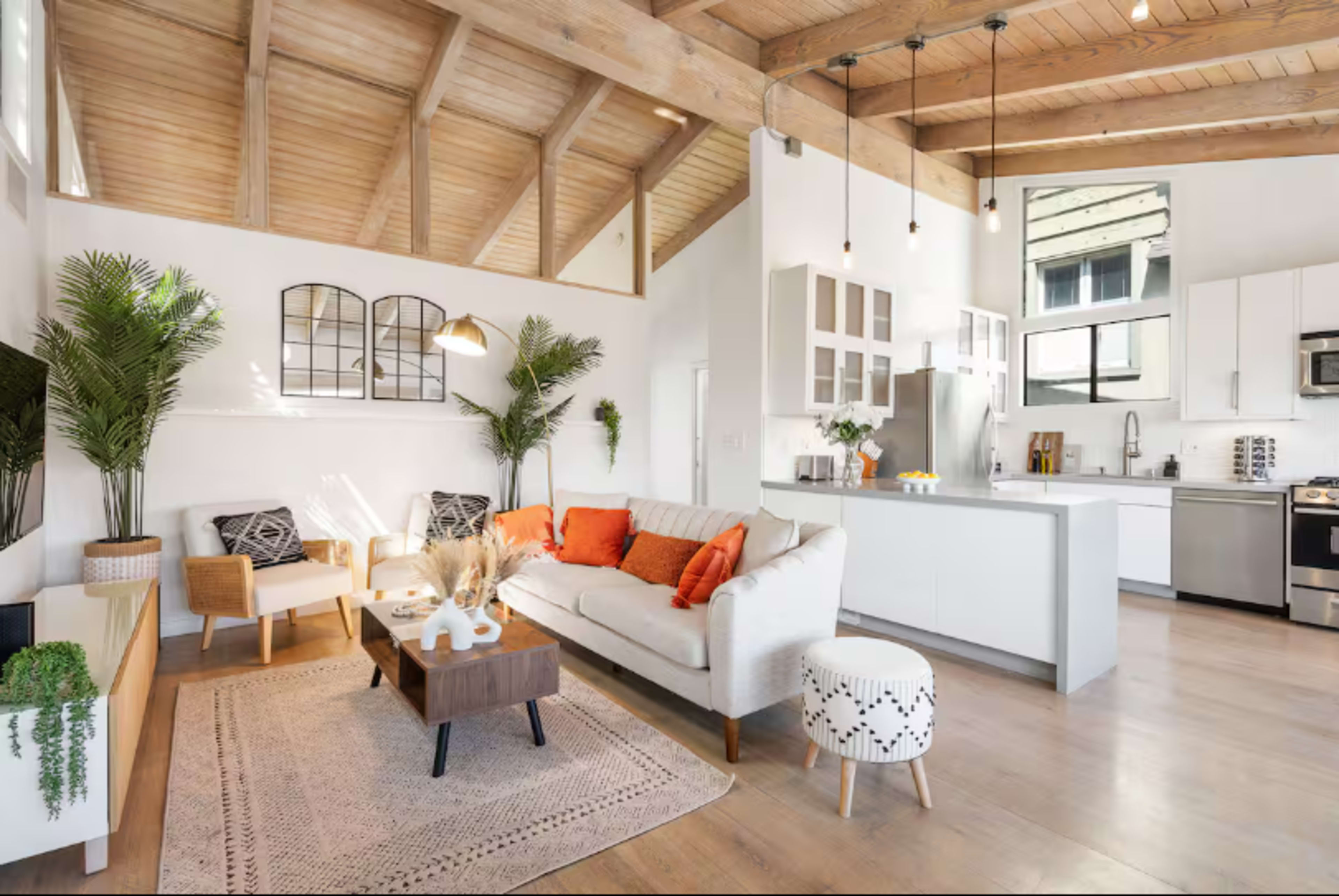 Luxury Retreat Steps to Beach & Shops Image in North Long Beach, Manhattan Beach, CA