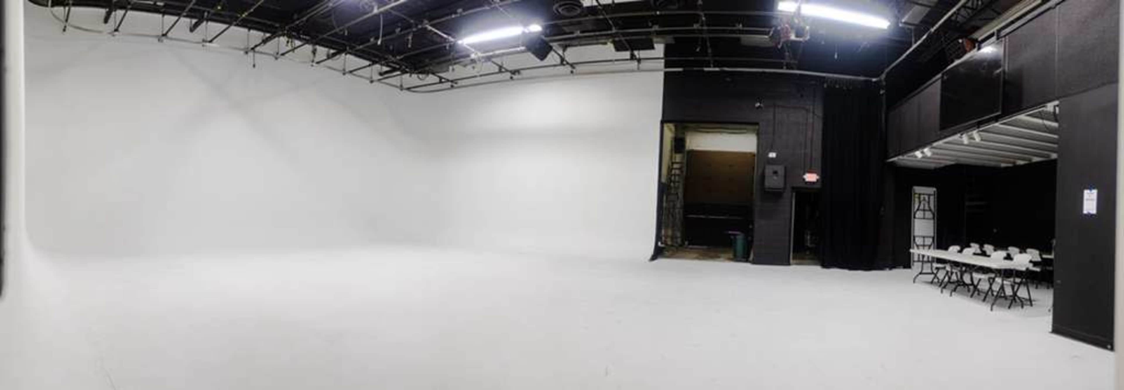 Professional 2,400 Sq Ft Soundstage with White Cyc | Detroit Film & Photo Studio Image in Farmington Hills, Farmington Hills, MI