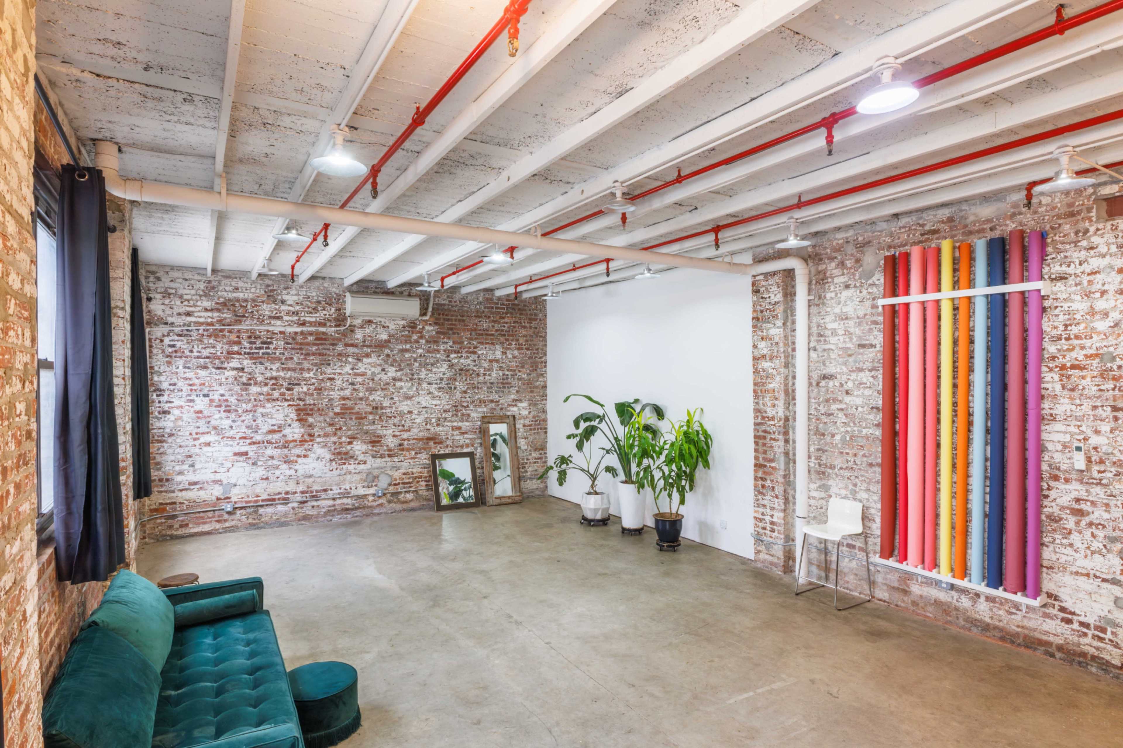 Lustro: HUGE Windows+20+Seamless Colors / PROFOTO lighting Image in East Williamsburg, Brooklyn, NY