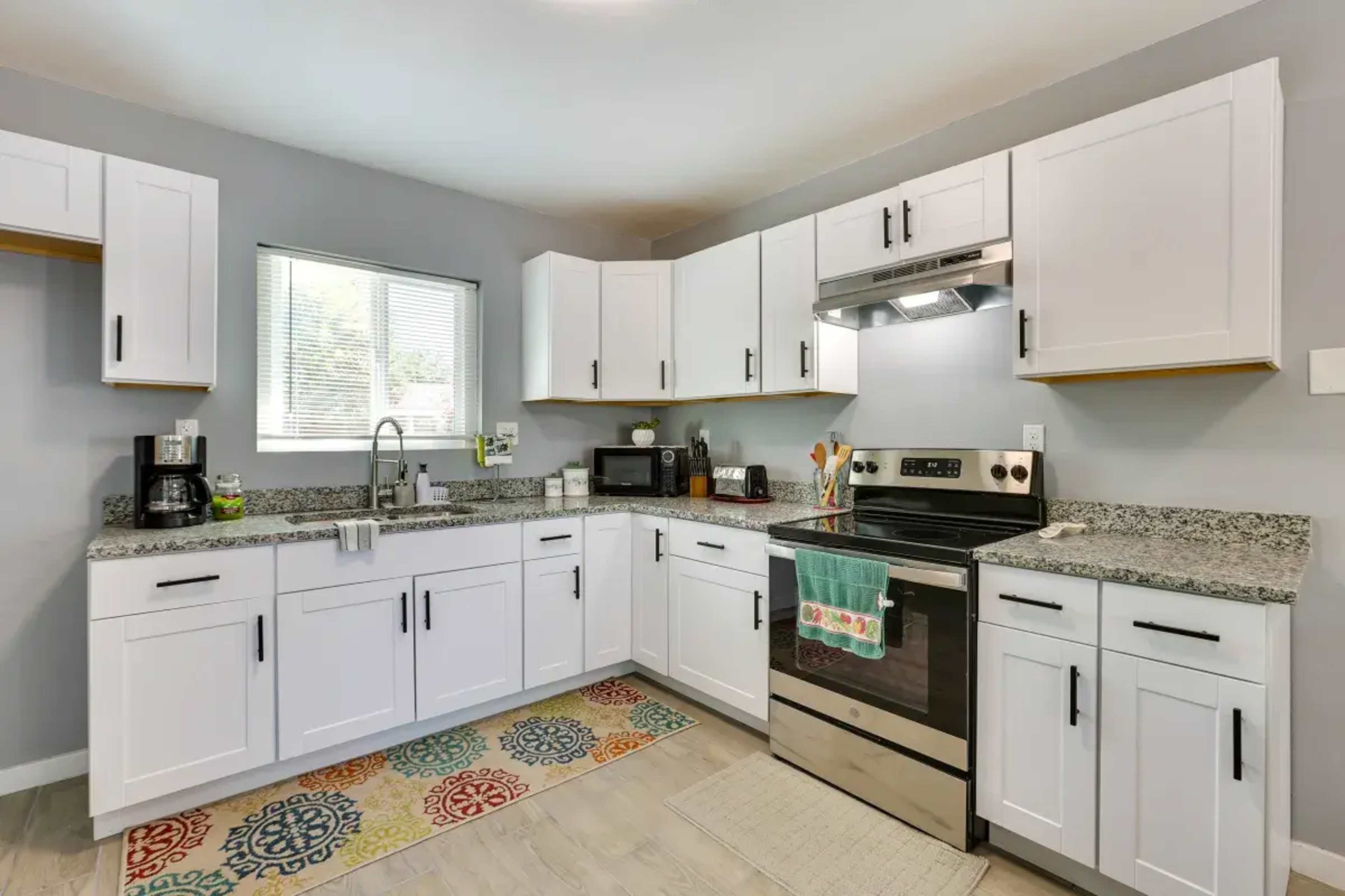 2bedroom/1 bathroom/1 kitchen suite in a quite neighborhood. Image in Glendale, Glendale, AZ