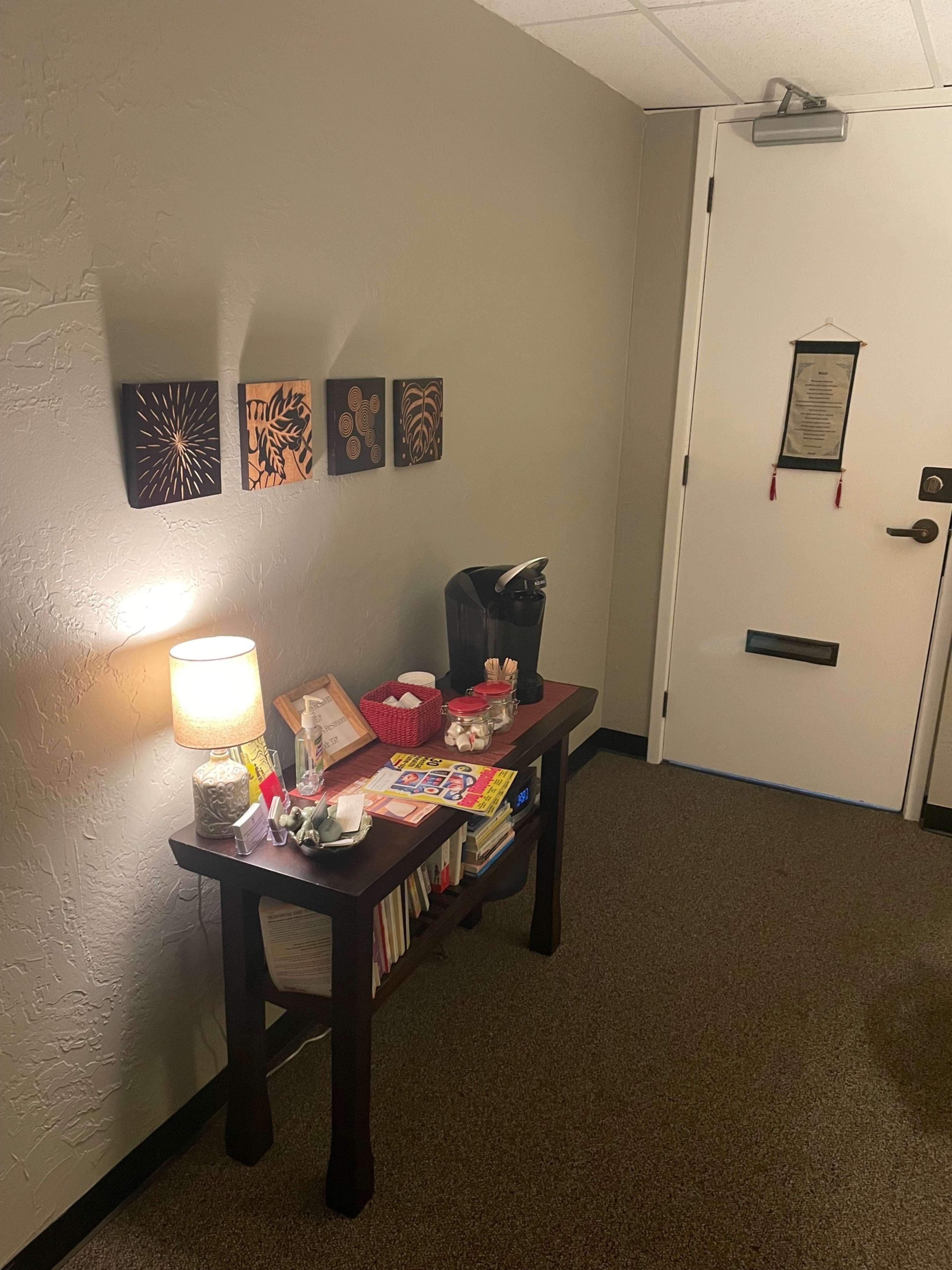 Charming Ground Floor Office Space w Street View—Perfect for Therapists Image in Central LA, Burbank, CA