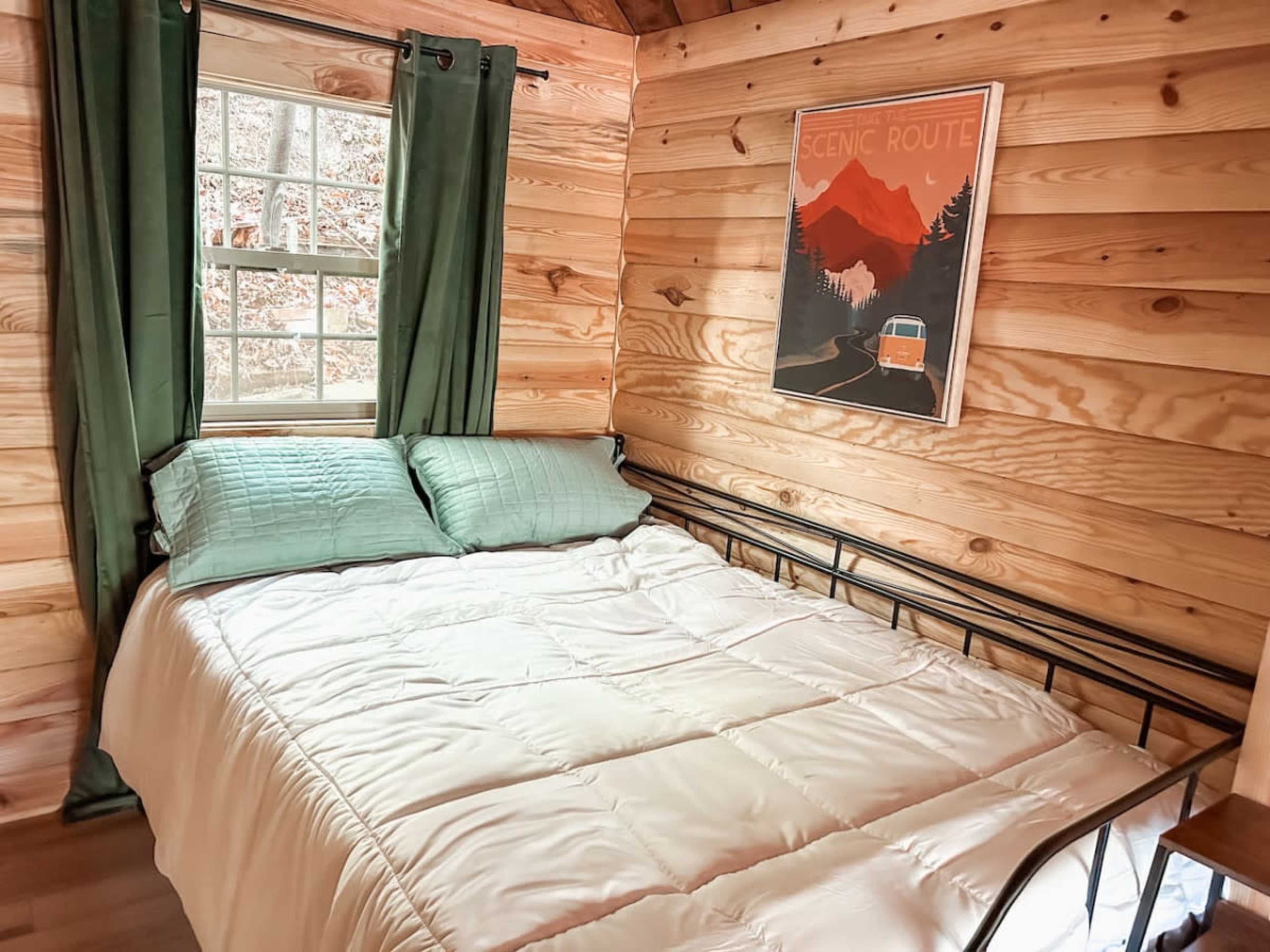 Hilltop Cabin Image in Jefferson Township, Martinsville, IN