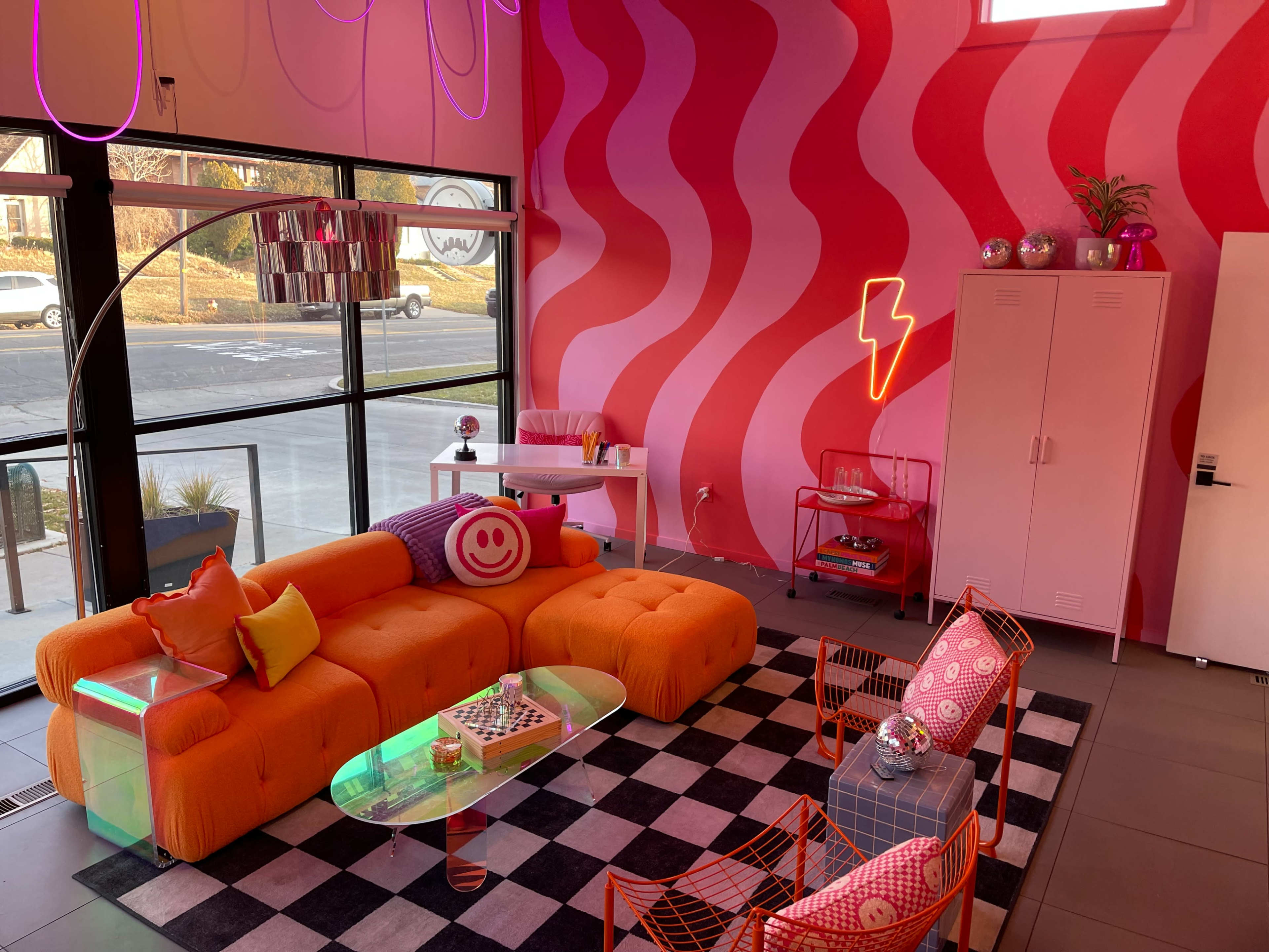 Downtown Groovy & Colorful Space with Kitchen Image in Central City, Salt Lake City, UT